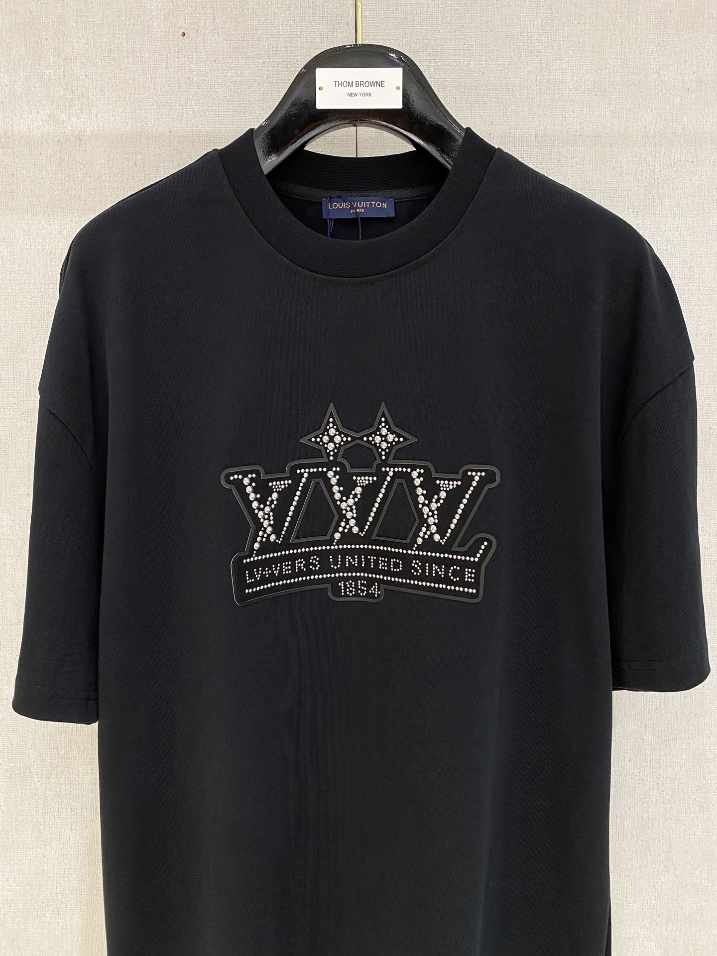 LouisVuitton 路易威登
2025春夏新款首发专柜最新款短袖圆领T恤 高端订制 设计前卫时