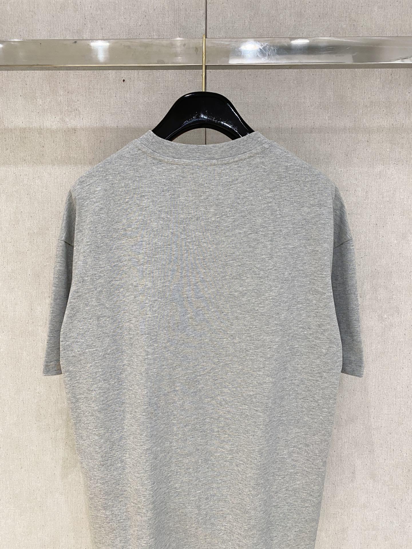 Dior Homme 迪奥·桀傲
2025春夏新款首发专柜最新款短袖圆领T恤 高端订制 设计前卫时尚