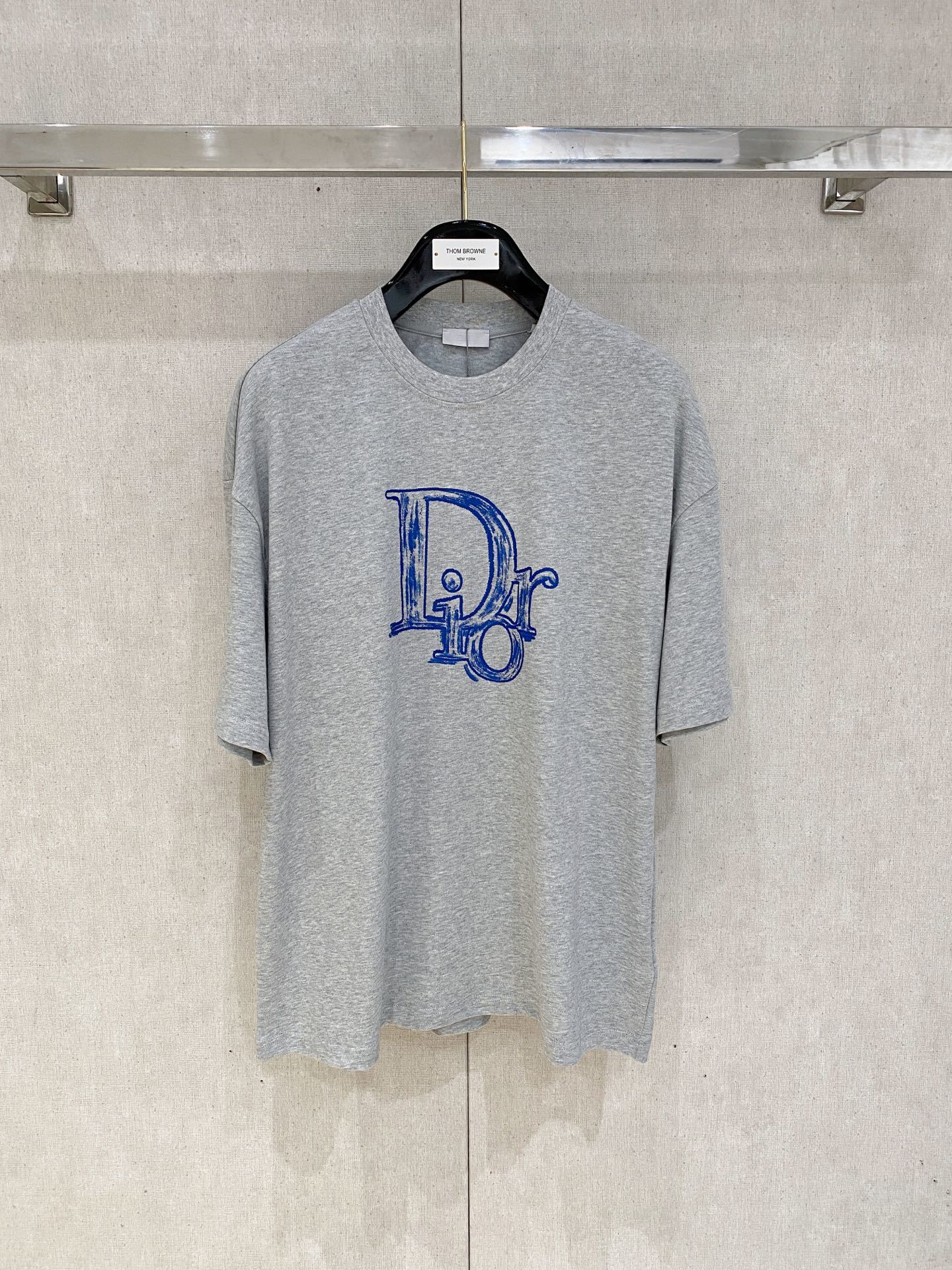 Dior Homme 迪奥·桀傲
2025春夏新款首发专柜最新款短袖圆领T恤 高端订制 设计前卫时尚