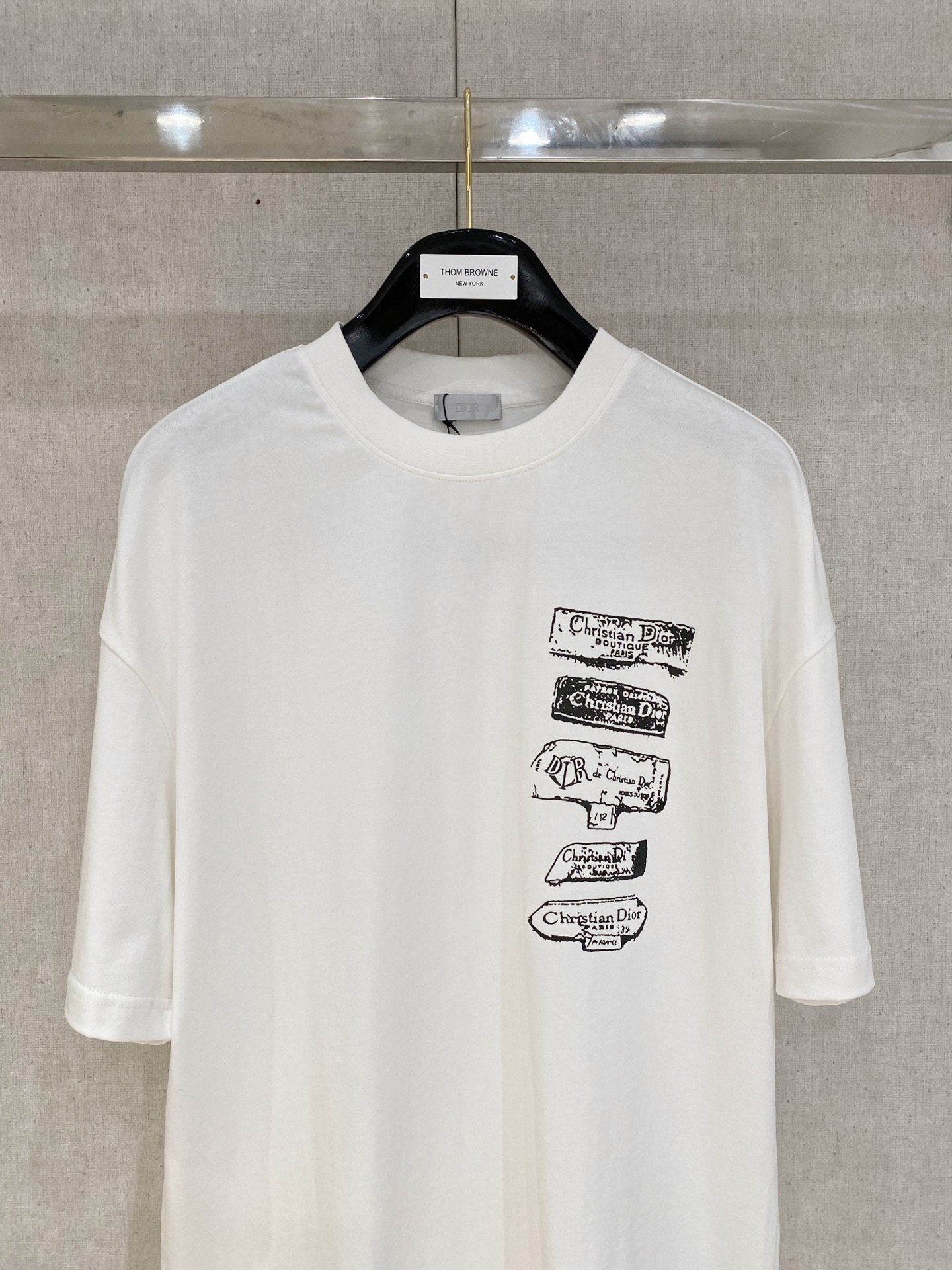 Dior Homme 迪奥·桀傲
2025春夏新款首发专柜最新款短袖圆领T恤 高端订制 设计前卫时尚