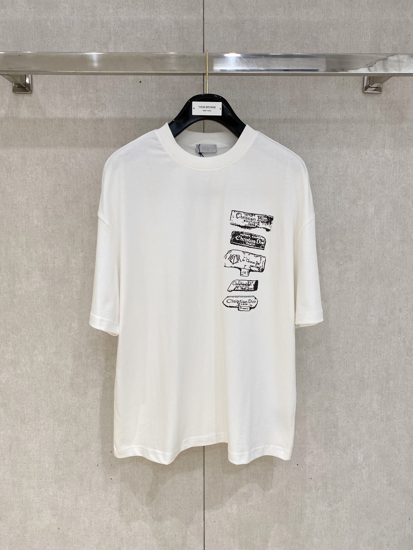 Dior Homme 迪奥·桀傲
2025春夏新款首发专柜最新款短袖圆领T恤 高端订制 设计前卫时尚