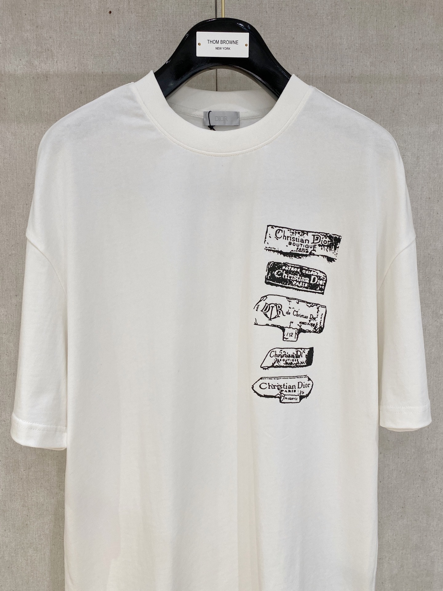 Dior Homme 迪奥·桀傲
2025春夏新款首发专柜最新款短袖圆领T恤 高端订制 设计前卫时尚