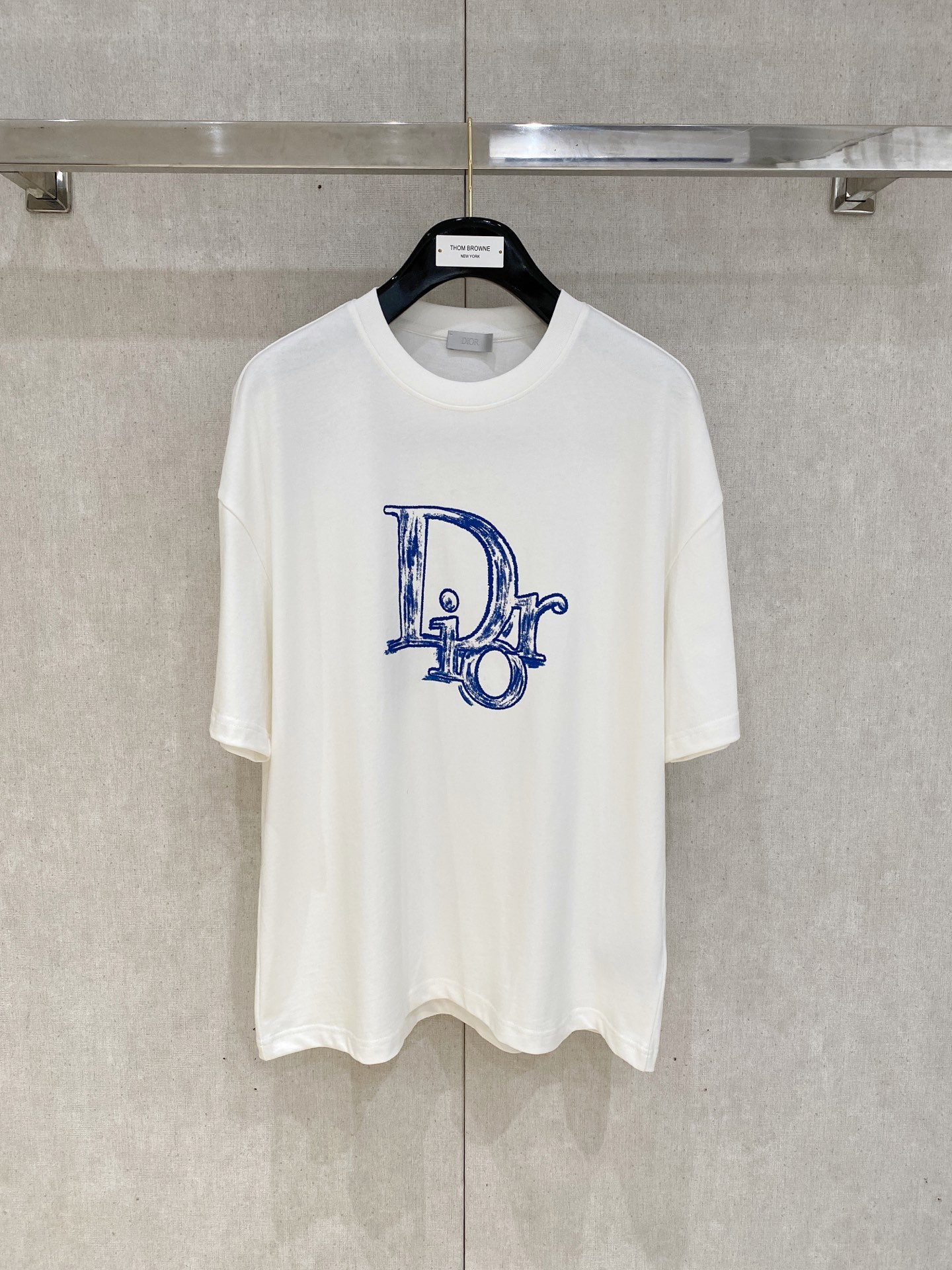 Dior Homme 迪奥·桀傲
2025春夏新款首发专柜最新款短袖圆领T恤 高端订制 设计前卫时尚