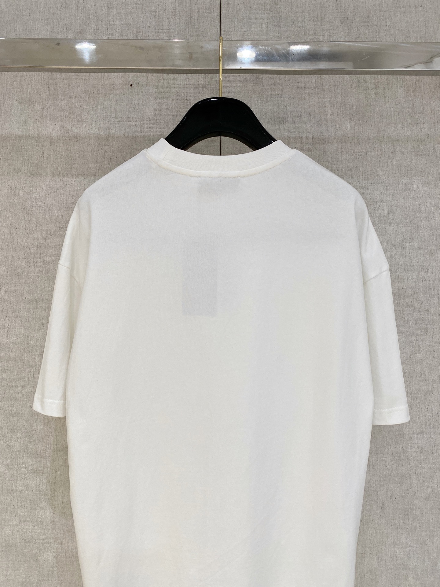 Dior Homme 迪奥·桀傲
2025春夏新款首发专柜最新款短袖圆领T恤 高端订制 设计前卫时尚