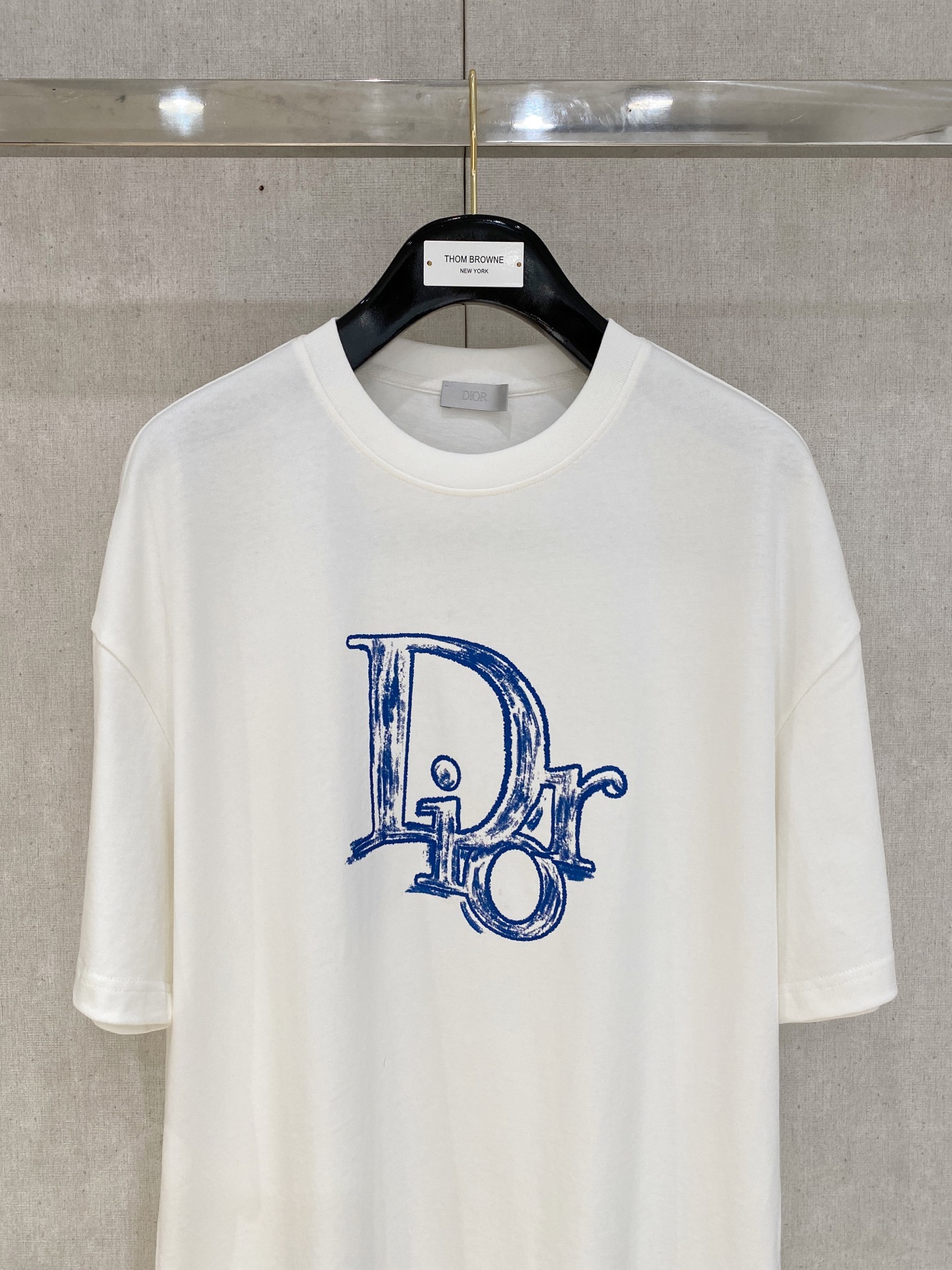 Dior Homme 迪奥·桀傲
2025春夏新款首发专柜最新款短袖圆领T恤 高端订制 设计前卫时尚