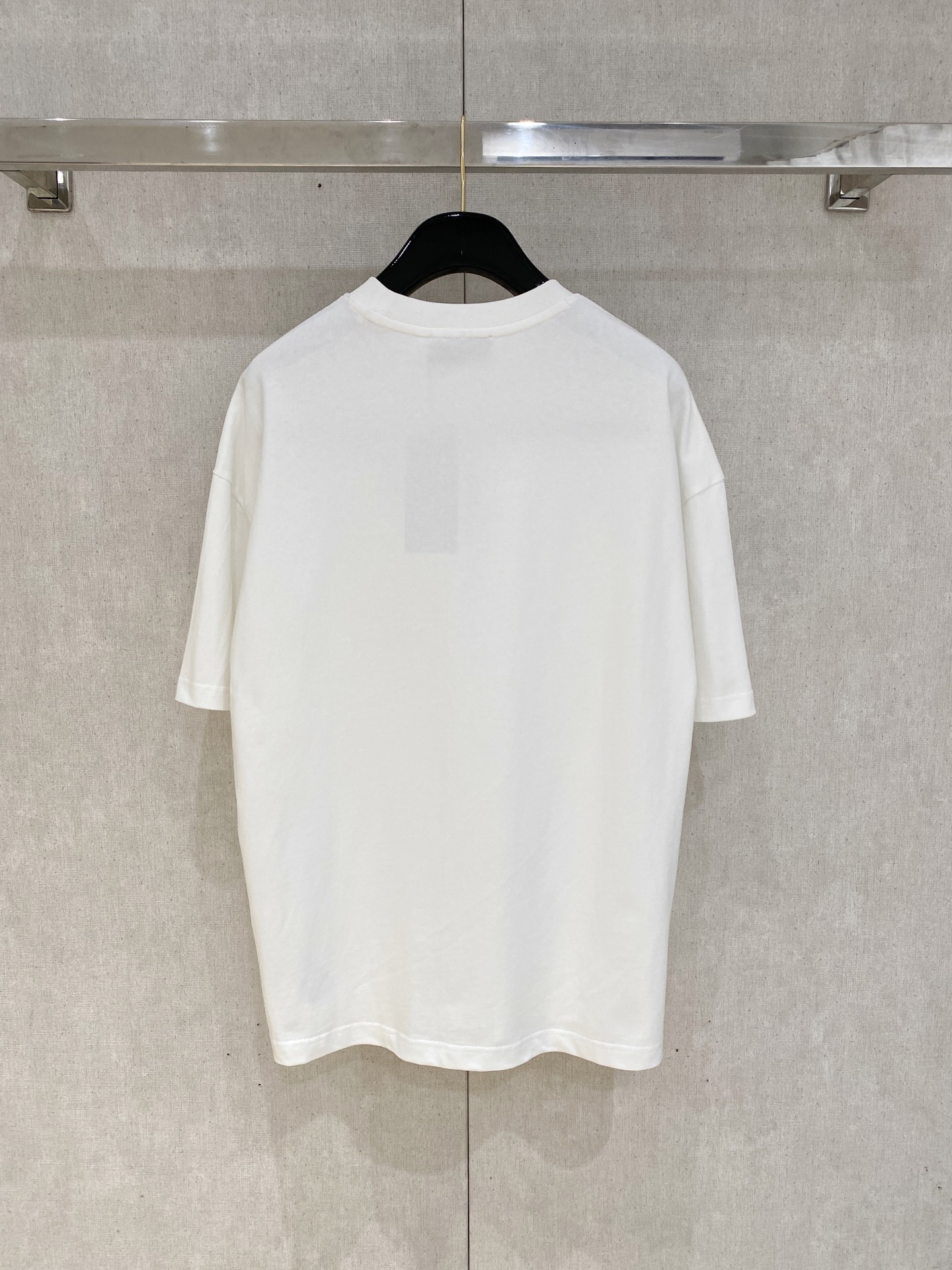 Dior Homme 迪奥·桀傲
2025春夏新款首发专柜最新款短袖圆领T恤 高端订制 设计前卫时尚