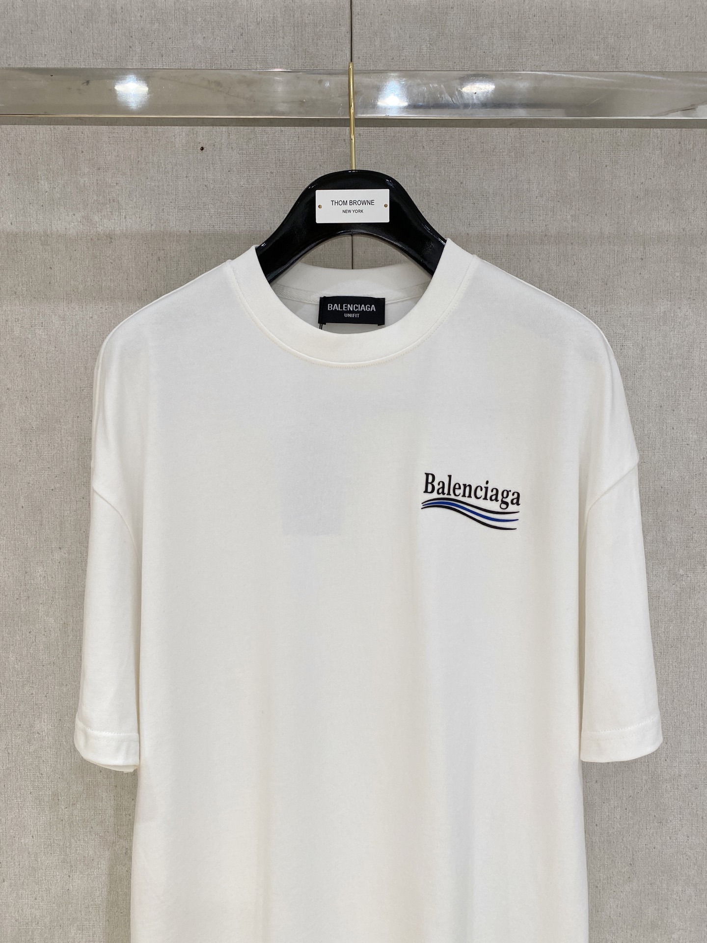 𝐁𝐚𝐥𝐞𝐧𝐜𝐢𝐚𝐠𝐚 巴黎世家 2025SS早春新品
走秀款印花棉质圆领短袖 T恤,定制高支纯棉面料