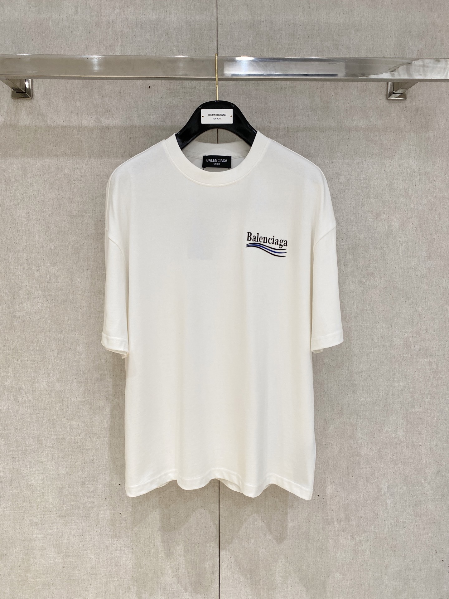 𝐁𝐚𝐥𝐞𝐧𝐜𝐢𝐚𝐠𝐚 巴黎世家 2025SS早春新品
走秀款印花棉质圆领短袖 T恤,定制高支纯棉面料