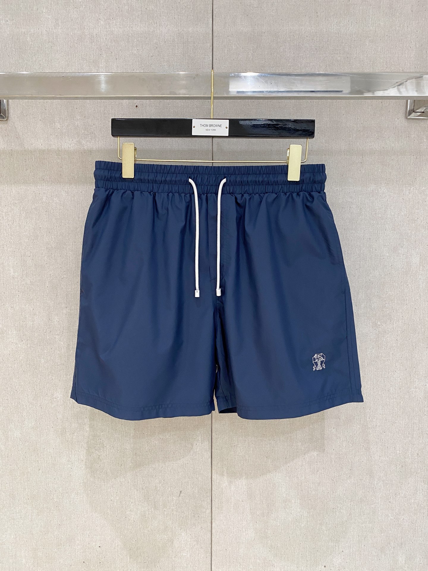 NO:477625,The counter official website will be released simultaneously! All accessories are customized for original products, and the trading company's genuine product orders. High-end custom imported fabrics are extracted from natural plant fibers. They are thinner than ordinary cotton fabrics. They feel soft and comfortable to wear. They are not easy to irritate the skin. The fabric is hygroscopic and breathable. Size: 48-56,,alexander wang19860909专柜官网同步发售！辅料全部原版定制出品,贸易公司真品订单.高级定制进口面料,以天然植物纖維提炼出来,比一般棉织物轻薄 手感柔软,穿着舒适 完全不易有刺激皮肤 面料吸湿性、透气性良好 尺码: 48-56,,alexander wang,Men's clothing