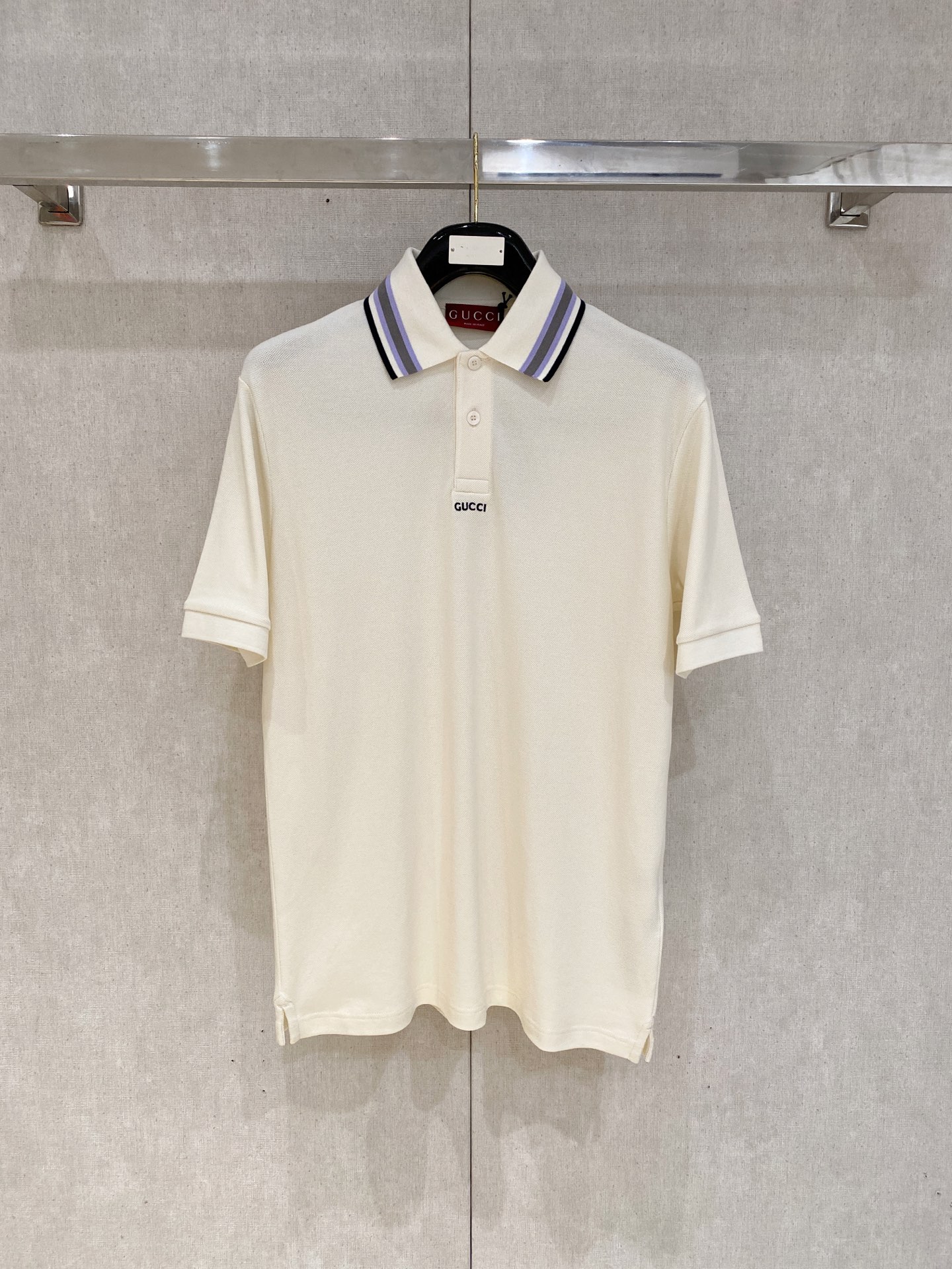 NO:161965,Guqi, 2025 new short-sleeved T-shirt, handsome and fashionable, exquisite embroidered letter logo on the chest, simple and versatile style. The fabric cotton is not only crisp, maintains the trendy silhouette, but also comfortable to wear, and the yarn is more delicate, S-XL, T-shirt,tees, t-shirt,alexander wang19860909古奇、2025新品短袖T恤,帅气时尚,胸前精致刺绣字母logo,简约百搭款.面料棉 不仅挺括,保持潮流的廓形,又穿着舒适,纱织更细腻,码数S-XL,,T-shirt,tees，t-shirt,alexander wang,Men's clothing