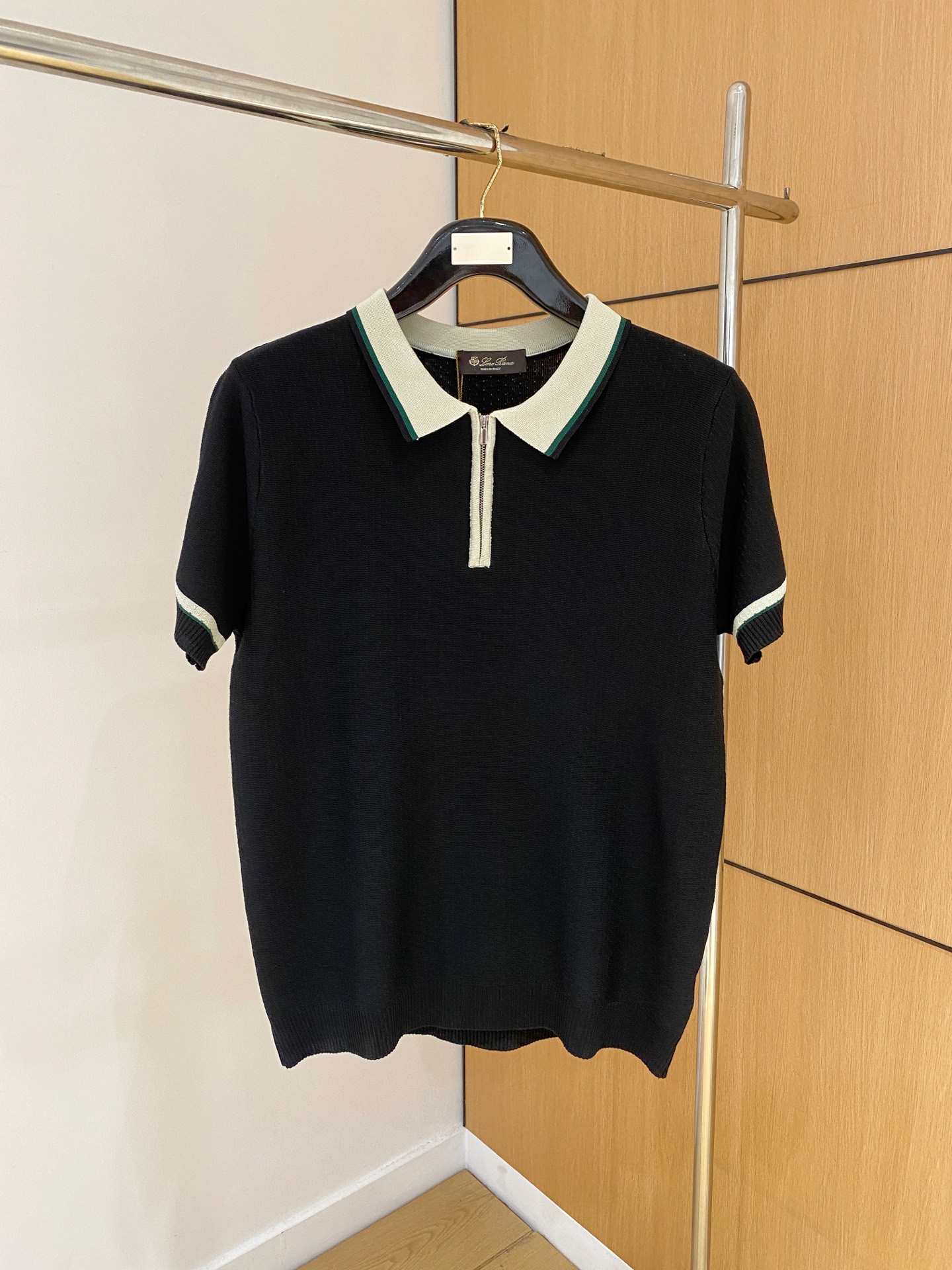 NO:161785,The counter official website will be released simultaneously! All accessories are customized for original products, and the trading company's genuine product orders. High-end custom imported fabrics are extracted from natural plant fibers. They are thinner than ordinary cotton fabrics. They feel soft and comfortable to wear. They are not easy to irritate the skin. The fabric is hygroscopic and breathable. Size: 48-56,,alexander wang19860909专柜官网同步发售！辅料全部原版定制出品,贸易公司真品订单.高级定制进口面料,以天然植物纖維提炼出来,比一般棉织物轻薄 手感柔软,穿着舒适 完全不易有刺激皮肤 面料吸湿性、透气性良好 尺码: 48-56,,alexander wang,Men's clothing