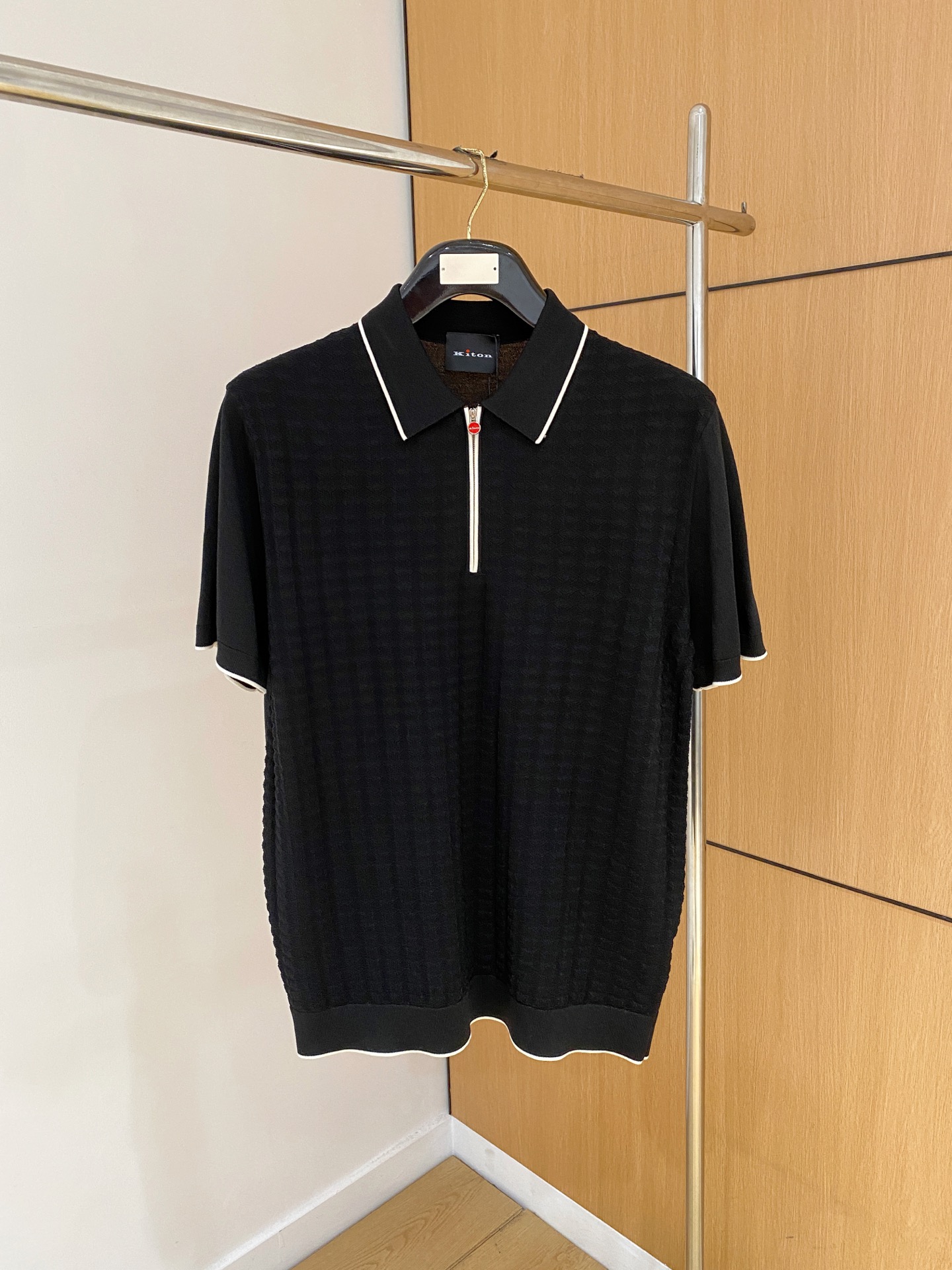 NO:161782,The counter official website will be released simultaneously! All accessories are customized for original products, and the trading company's genuine product orders. High-end custom imported fabrics are extracted from natural plant fibers. They are thinner than ordinary cotton fabrics. They feel soft and comfortable to wear. They are not easy to irritate the skin. The fabric is hygroscopic and breathable. Size: 48-56,,alexander wang19860909专柜官网同步发售！辅料全部原版定制出品,贸易公司真品订单.高级定制进口面料,以天然植物纖維提炼出来,比一般棉织物轻薄 手感柔软,穿着舒适 完全不易有刺激皮肤 面料吸湿性、透气性良好 尺码: 48-56,,alexander wang,Men's clothing