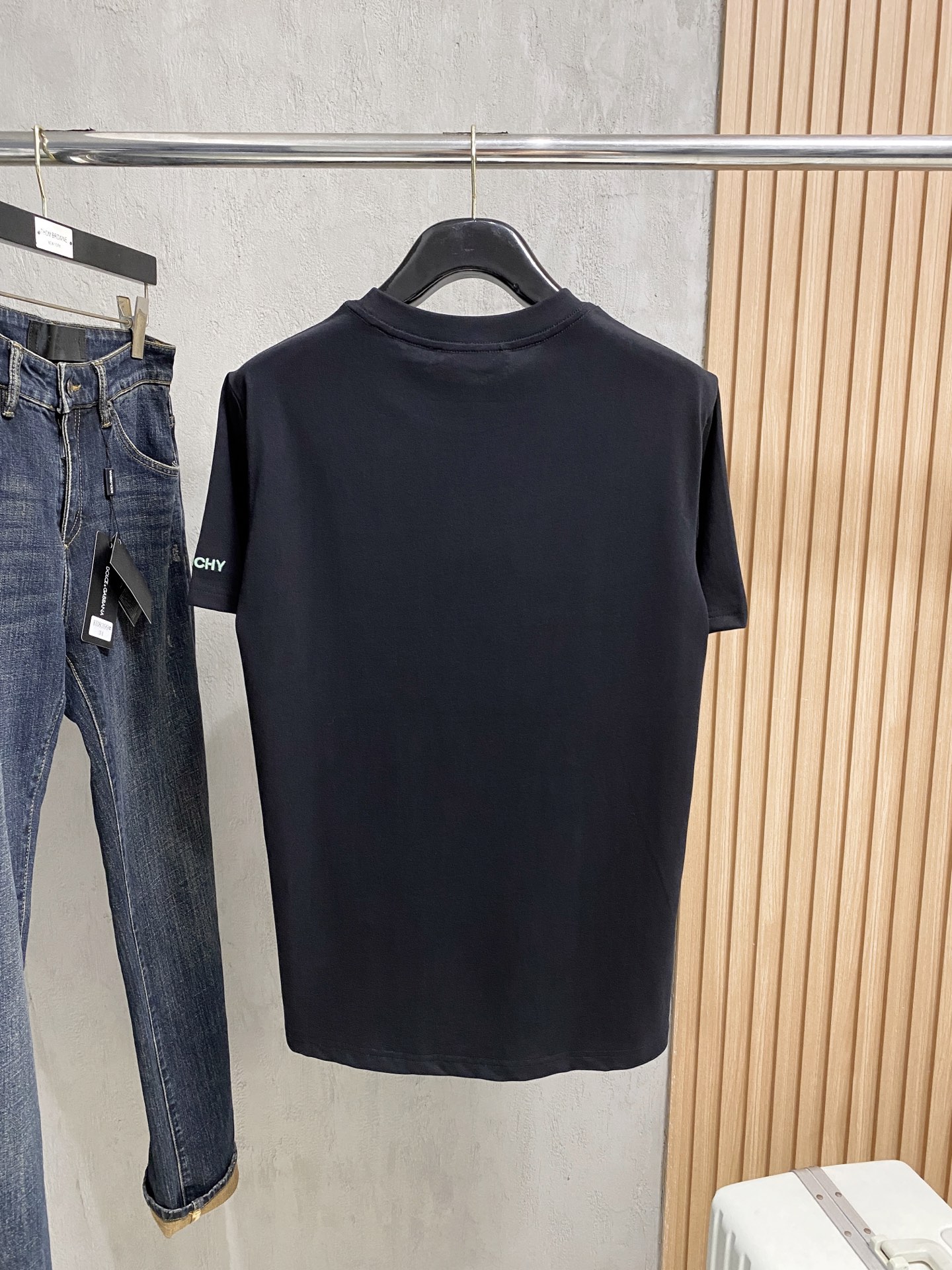Givenchy Men's Logo Print Crew Neck Short Sleeve T-Shirt - Premium Cotton 10 i1746950189715 7619 0 8