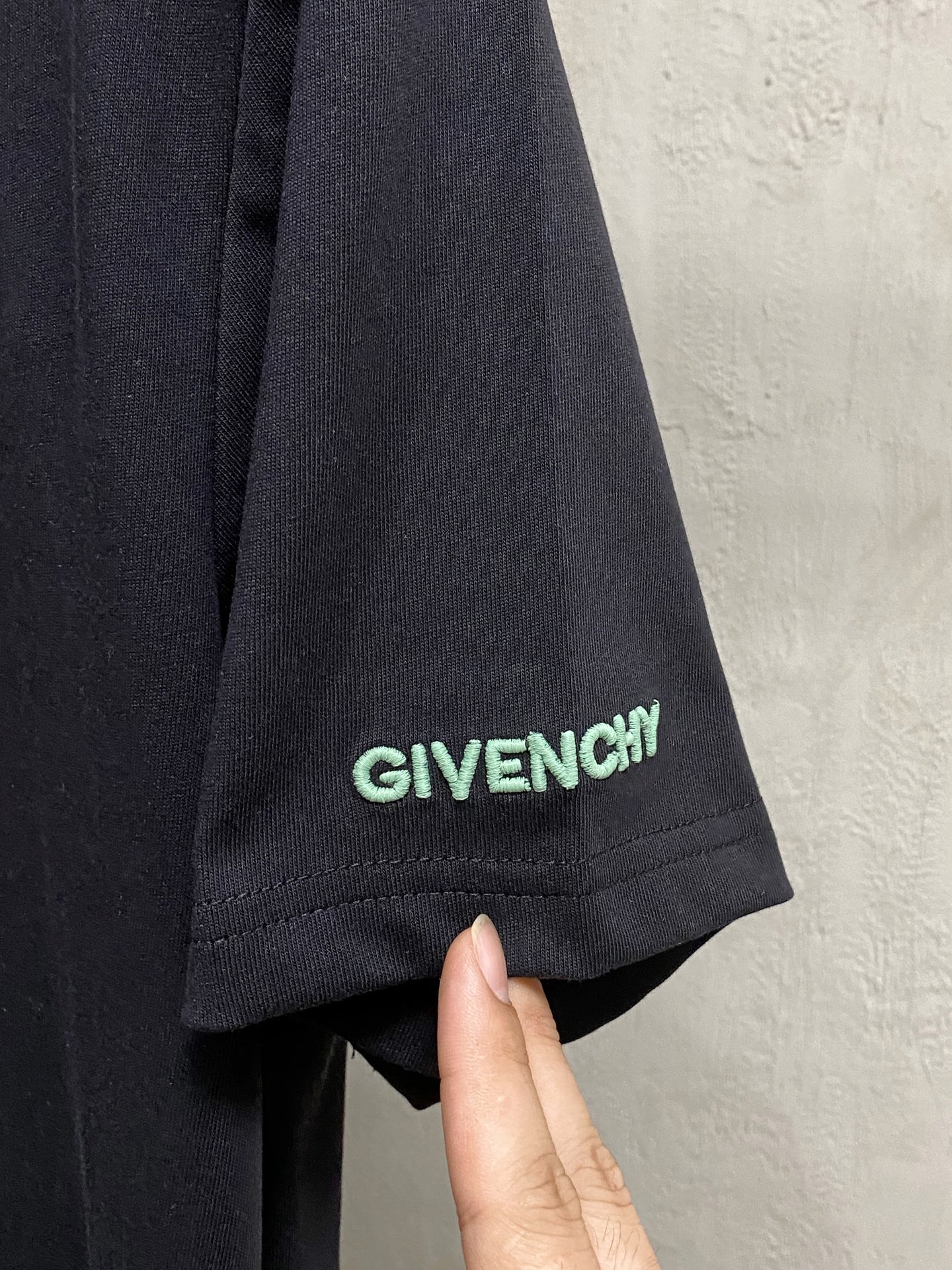 Givenchy Men's Logo Print Crew Neck Short Sleeve T-Shirt - Premium Cotton 7 i1746950190919 5171 0 5