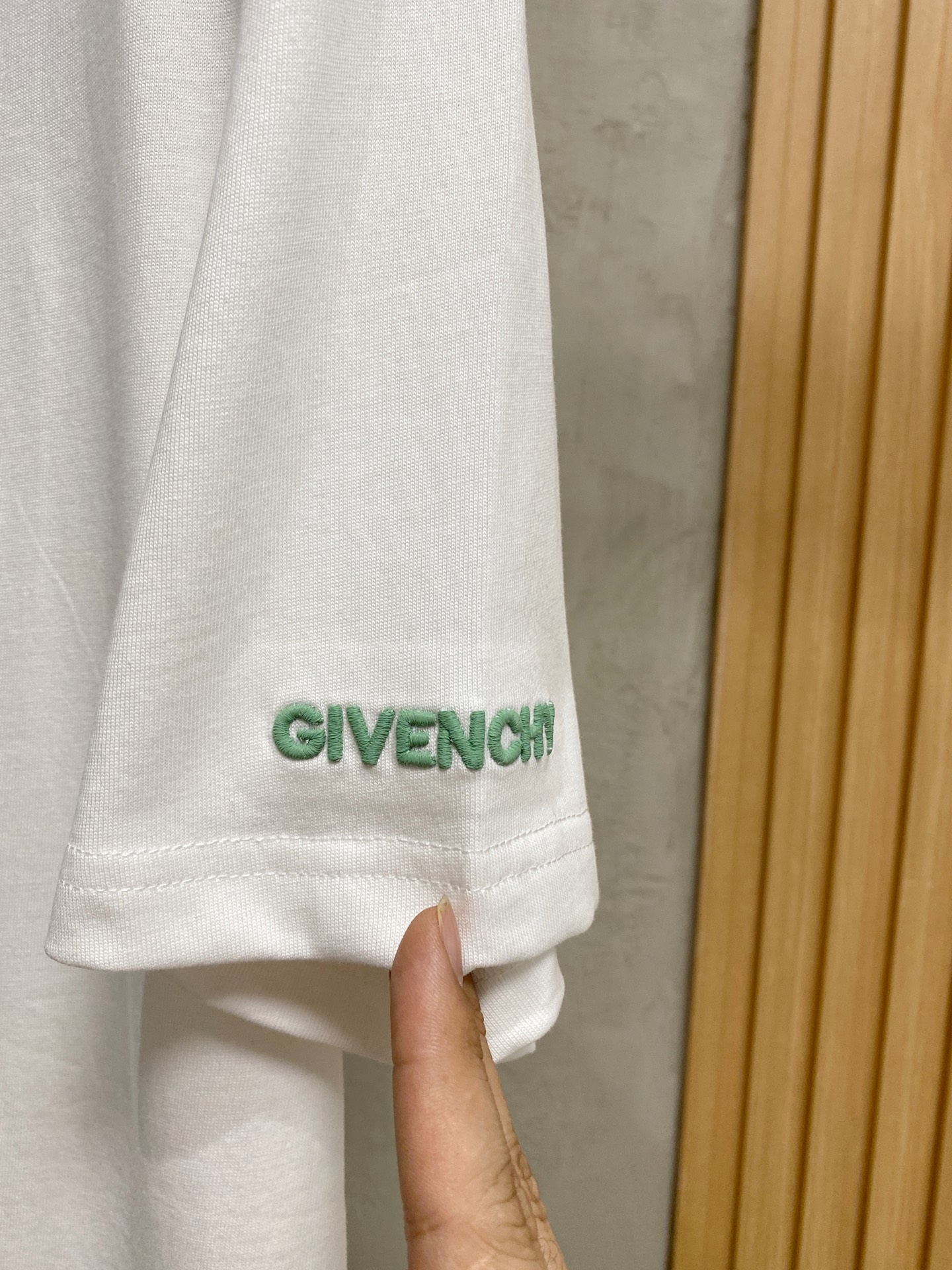 Givenchy Men's Logo Print Crew Neck Short Sleeve T-Shirt - Modern Fit 7 i1746950323574 9427 0 5