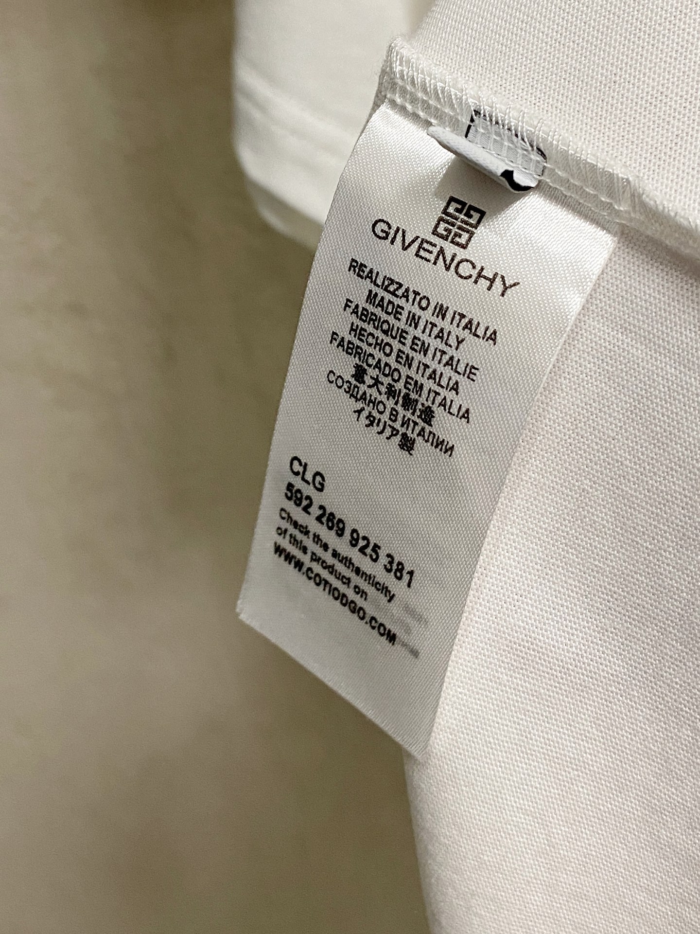 Givenchy Men's Logo Print Crew Neck Short Sleeve T-Shirt - Modern Fit 9 i1746950324358 4845 0 7