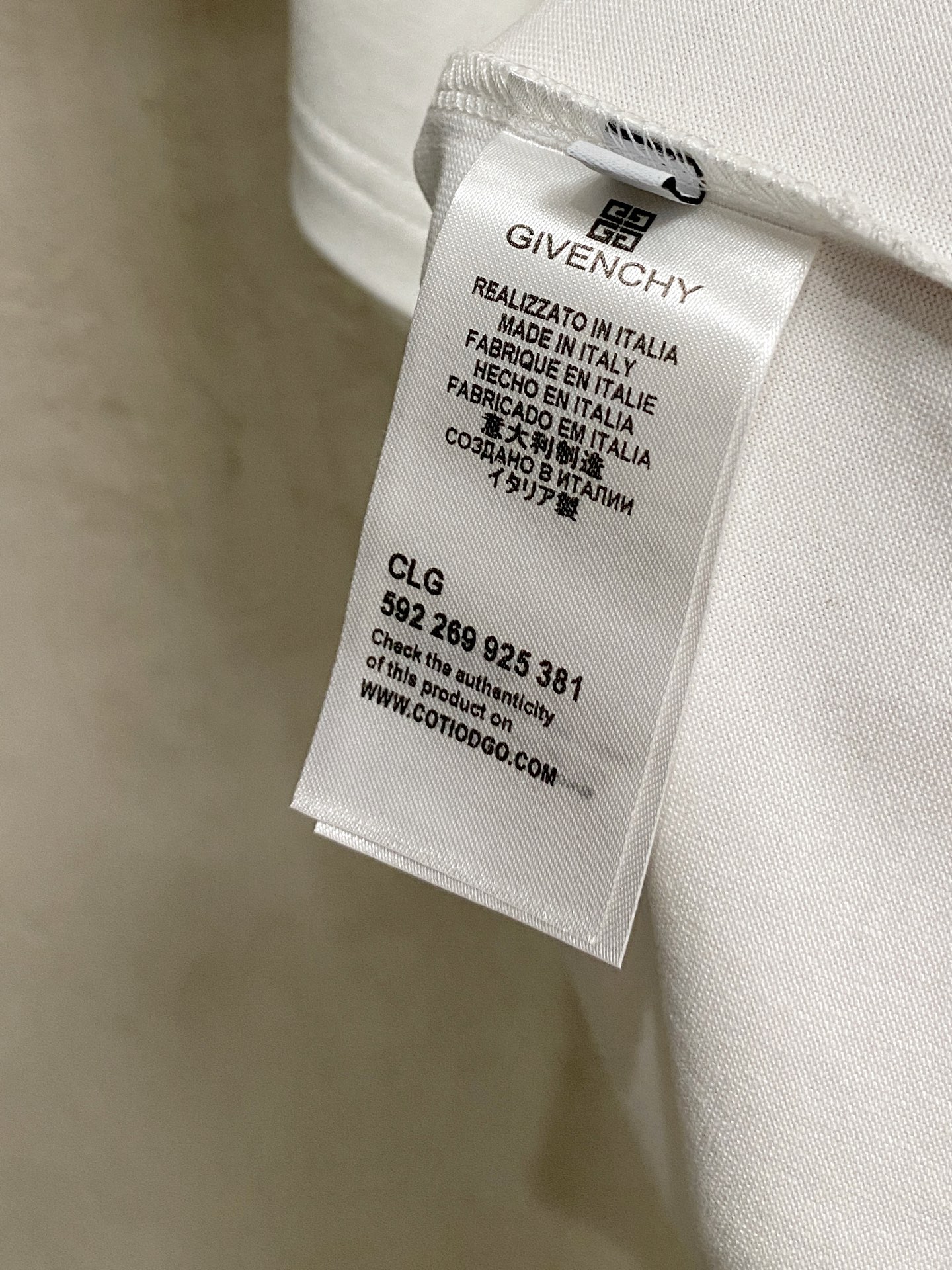 Givenchy Unisex Short Sleeve T-Shirt - Classic & Fashionable, Exclusive Design 9 i1746950647988 5469 0 7