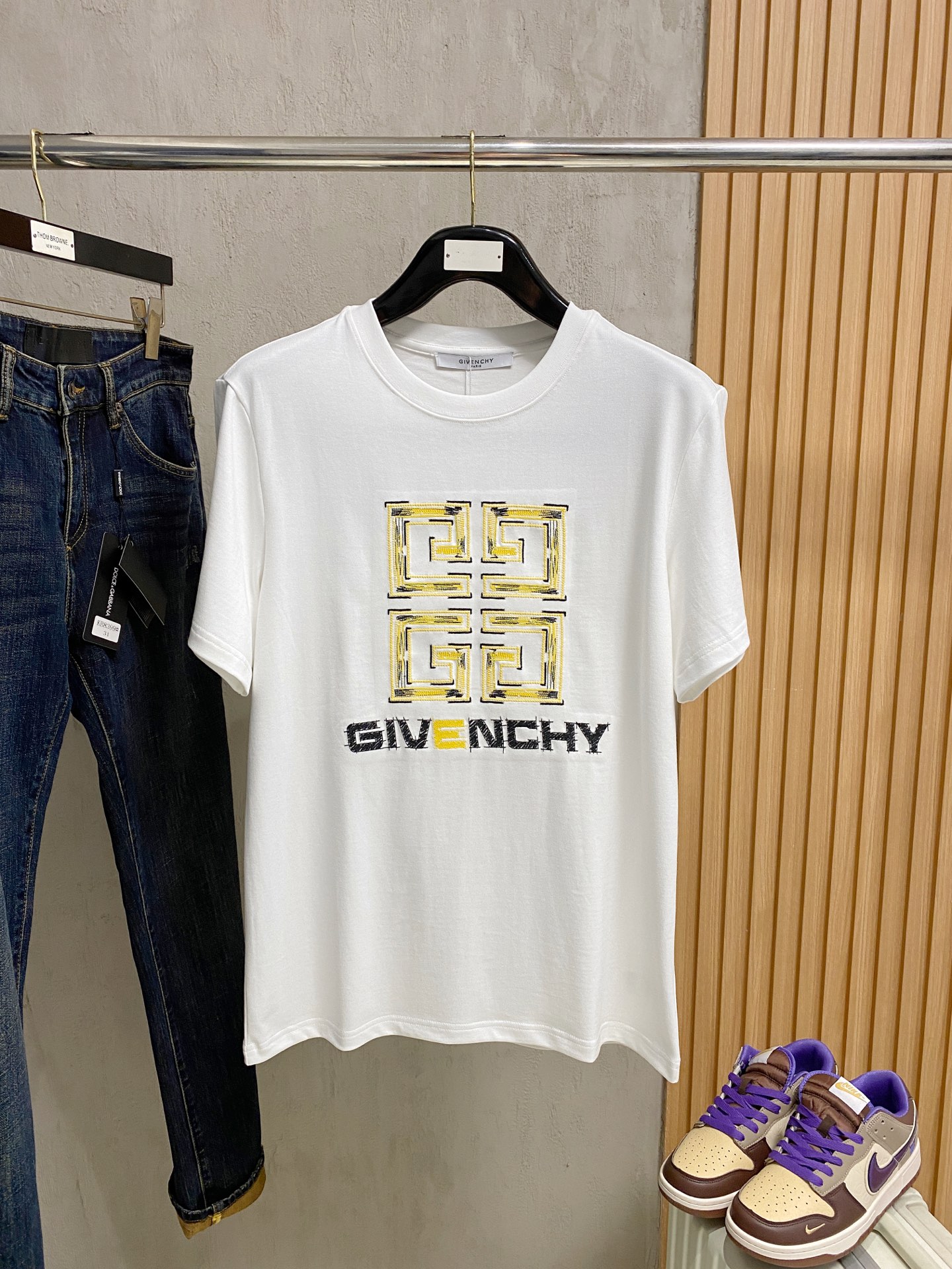 Givenchy Unisex Short Sleeve T-Shirt - Classic & Fashionable, Exclusive Design 2 i1746950649044 6669 0 0