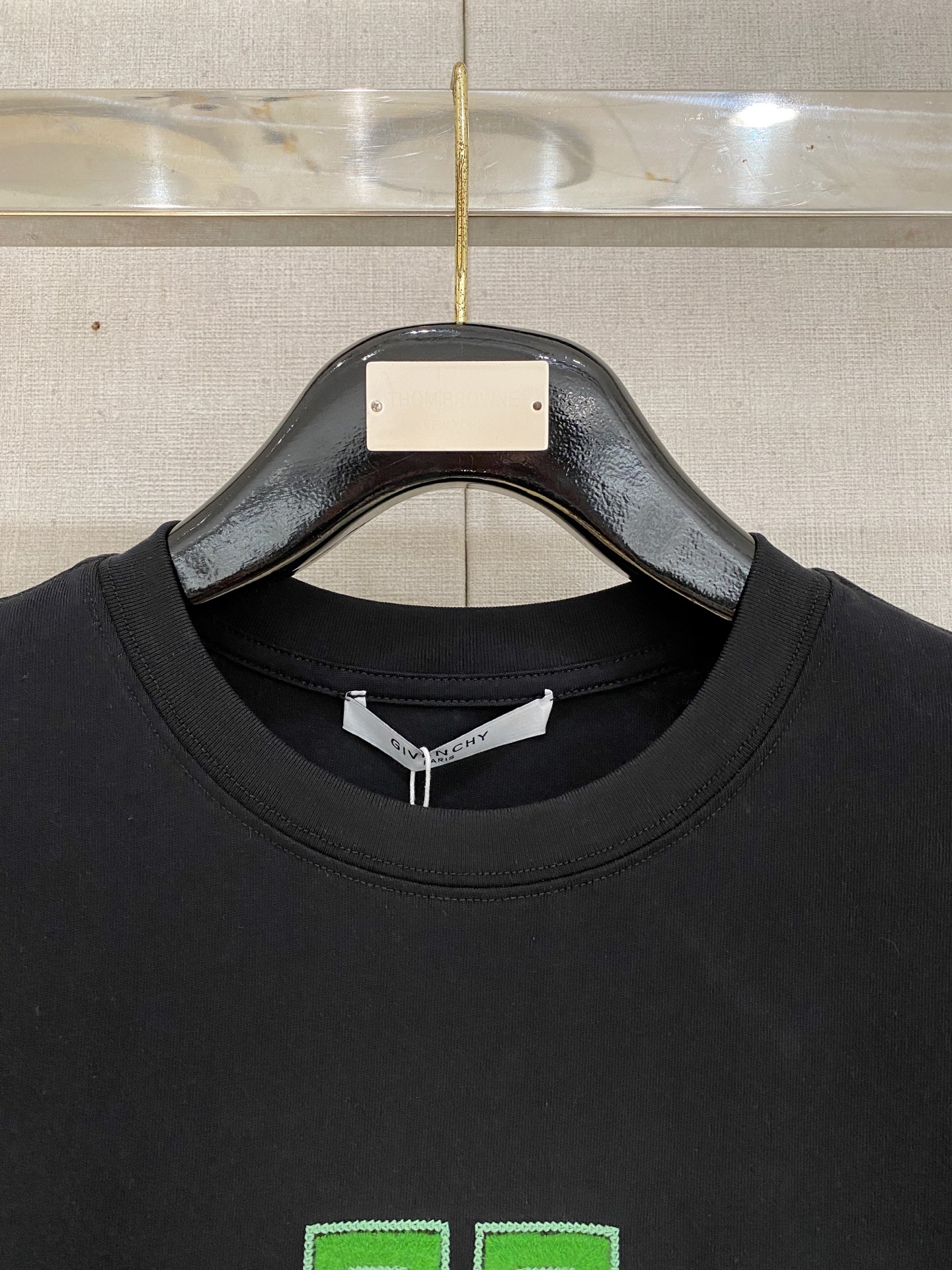 Givenchy 25SS T-Shirt: Hand-Painted Logo, Premium Cotton, Comfortable Fit 3 i1747059299377 2960 0 1