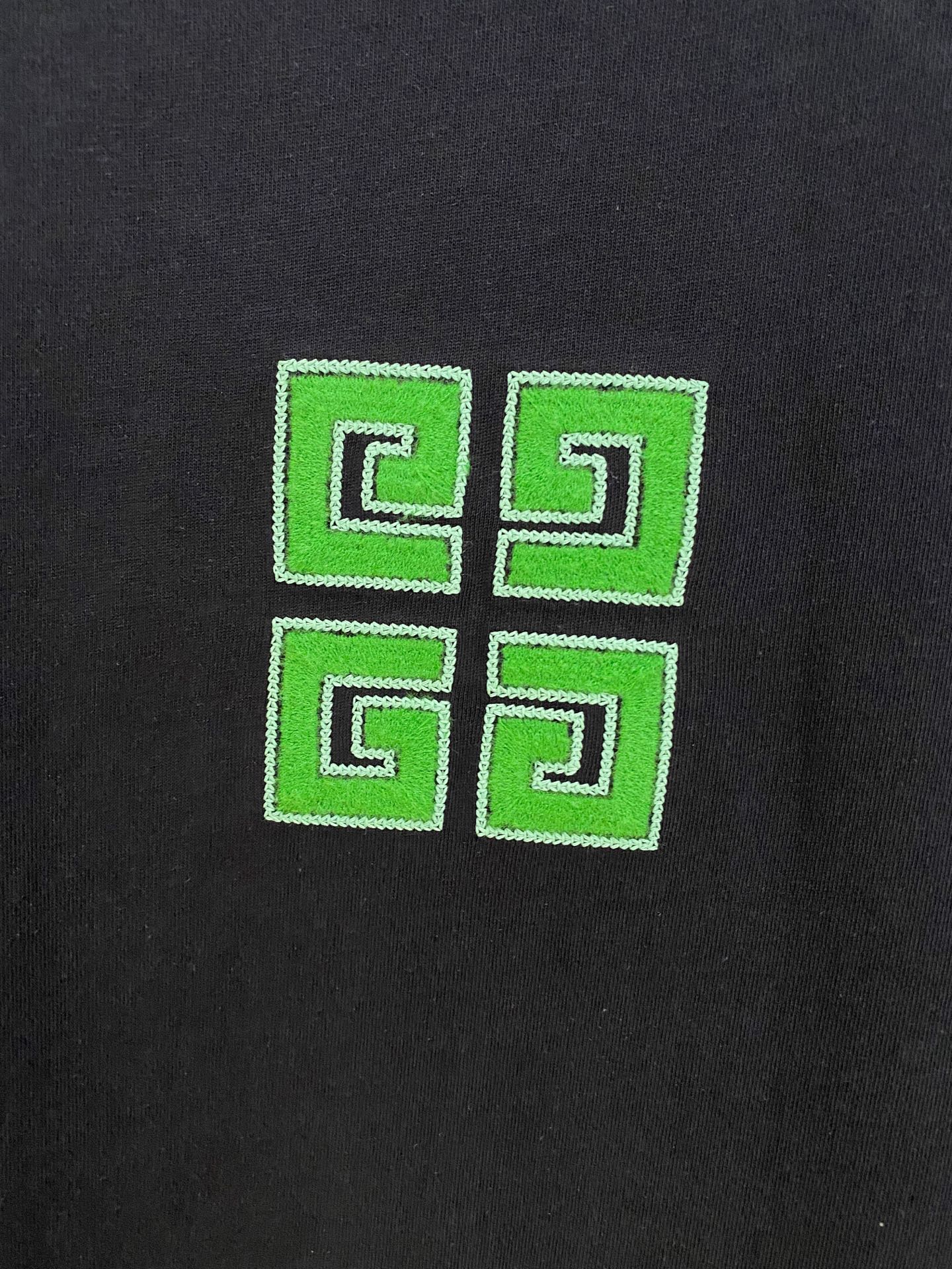 Givenchy 25SS T-Shirt: Hand-Painted Logo, Premium Cotton, Comfortable Fit 5 i1747059299377 6497 0 3