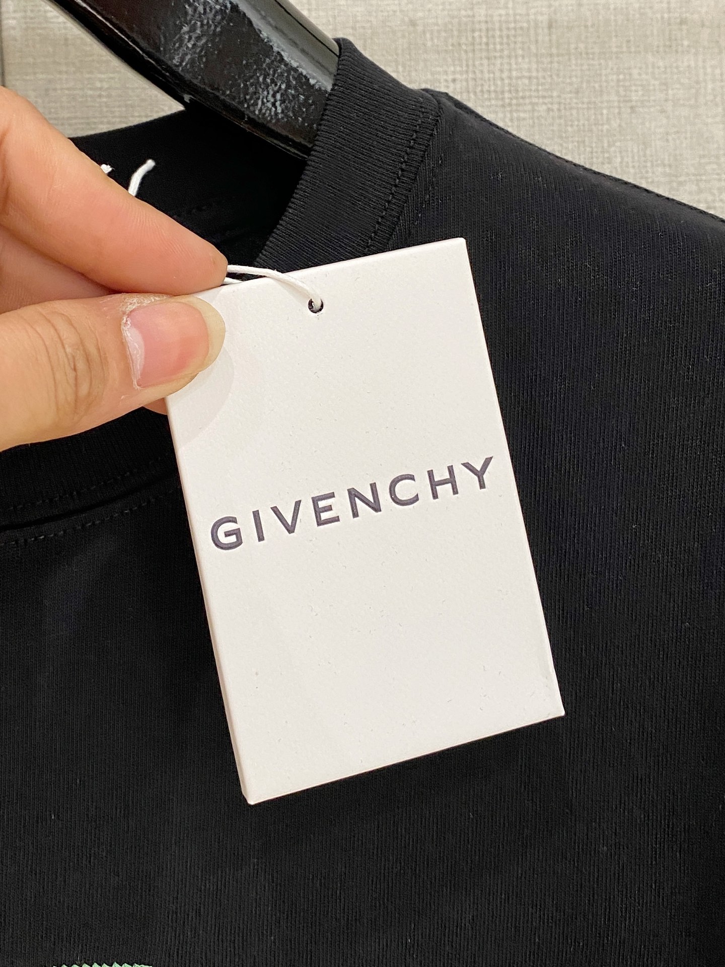 Givenchy 25SS T-Shirt: Hand-Painted Logo, Premium Cotton, Comfortable Fit 6 i1747059301000 9564 0 4