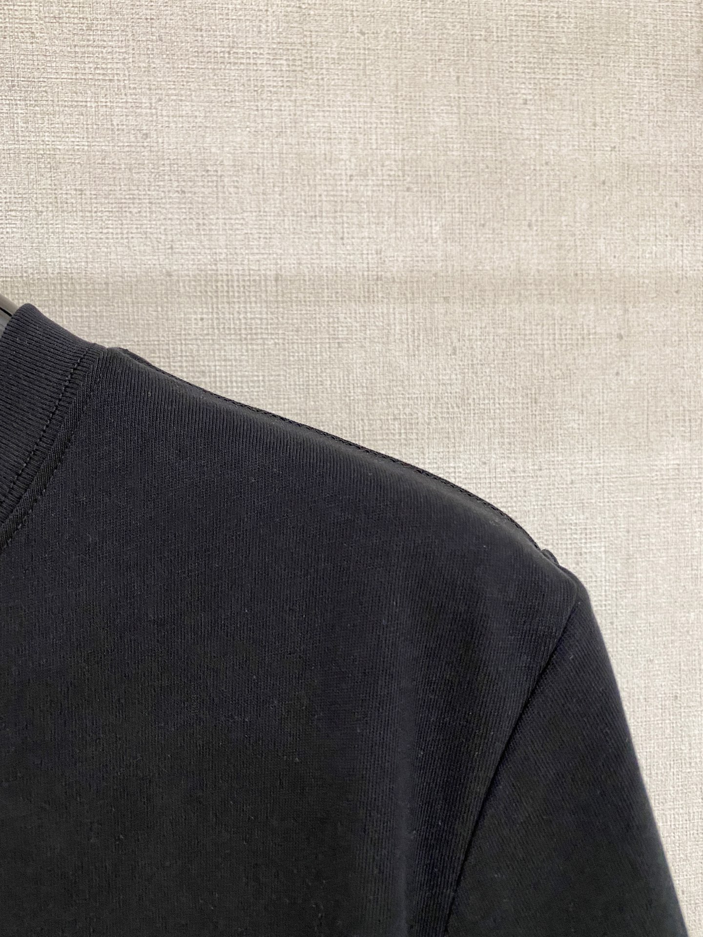 🌾退换# 华伦天*valentino 春夏新款首发专柜最新款短袖圆领T恤 手绘工艺 高端订制 设计前卫时