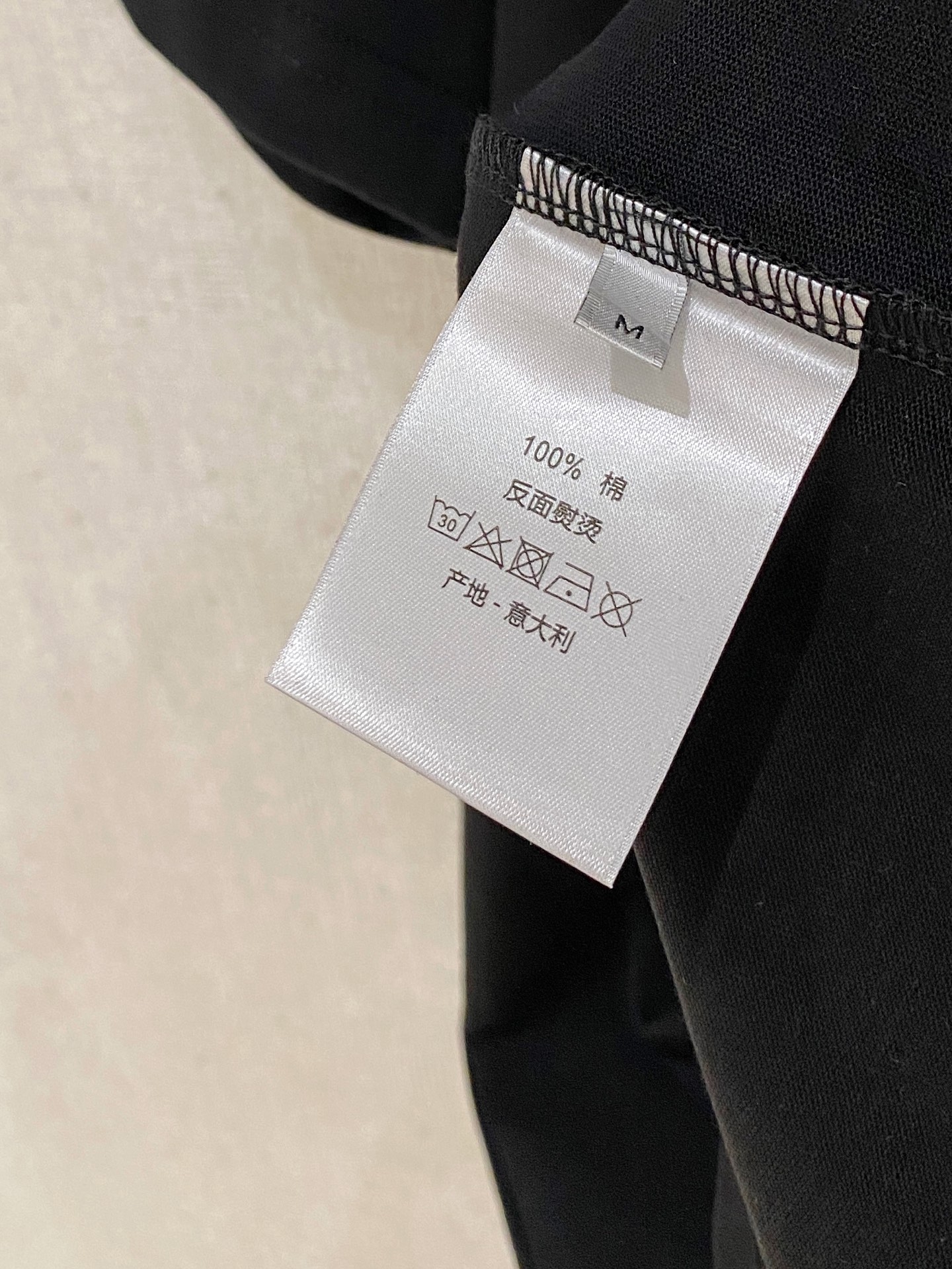 🌾退换# 迪*Dior 春夏新款首发专柜最新款短袖圆领T恤 手绘工艺 高端订制 设计前卫时尚！品牌log