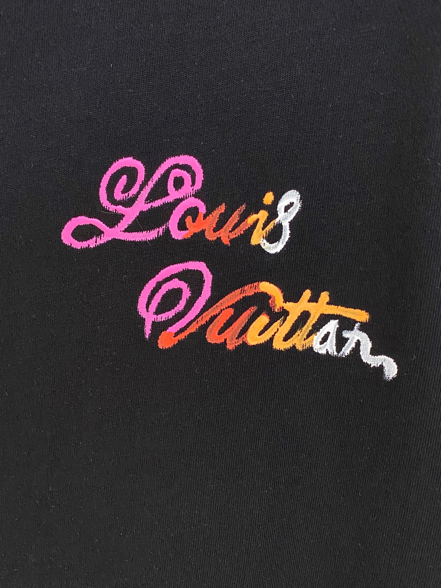 🌾退换# 路易威*LV 春夏新款首发专柜最新款短袖圆领T恤 手绘工艺 高端订制 设计前卫时尚！品牌log