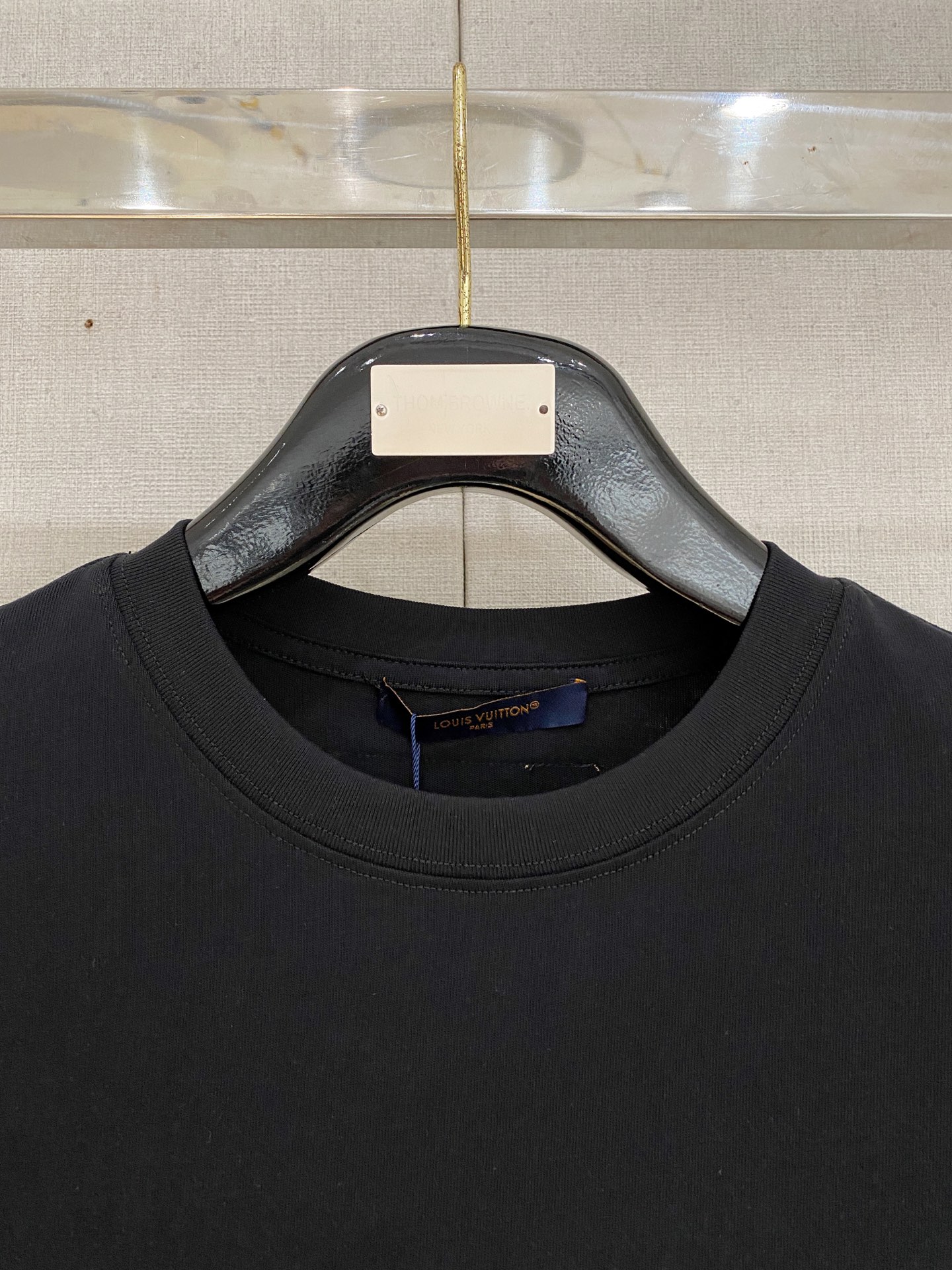 🌾退换# 路易威*LV 春夏新款首发专柜最新款短袖圆领T恤 手绘工艺 高端订制 设计前卫时尚！品牌log