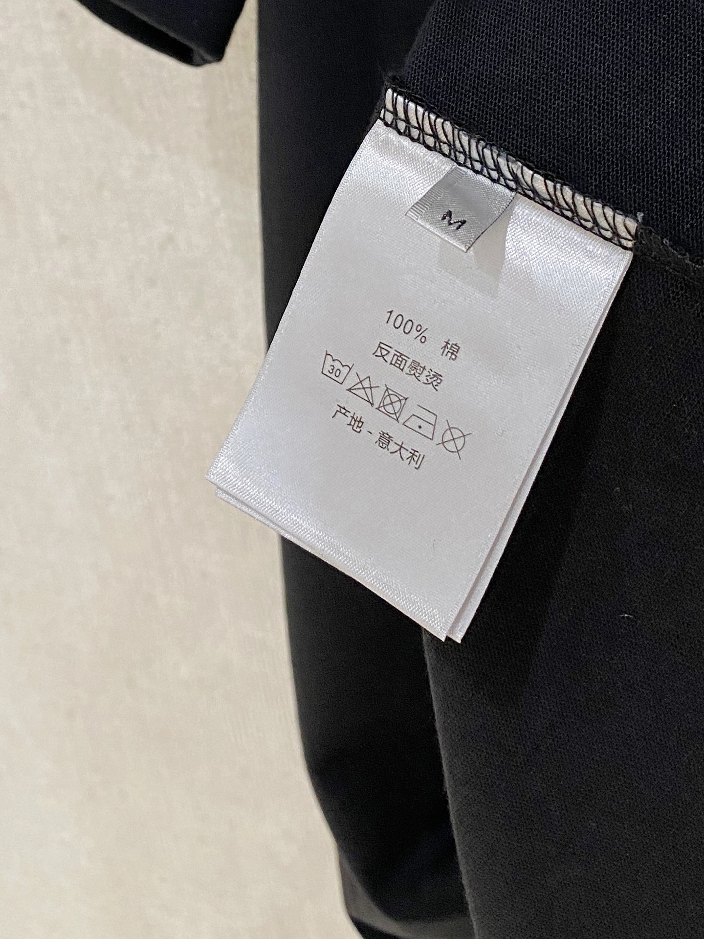 🌾退换# 迪*Dior 春夏新款首发专柜最新款短袖圆领T恤 高端订制 设计前卫时尚！品牌logo重工艺设