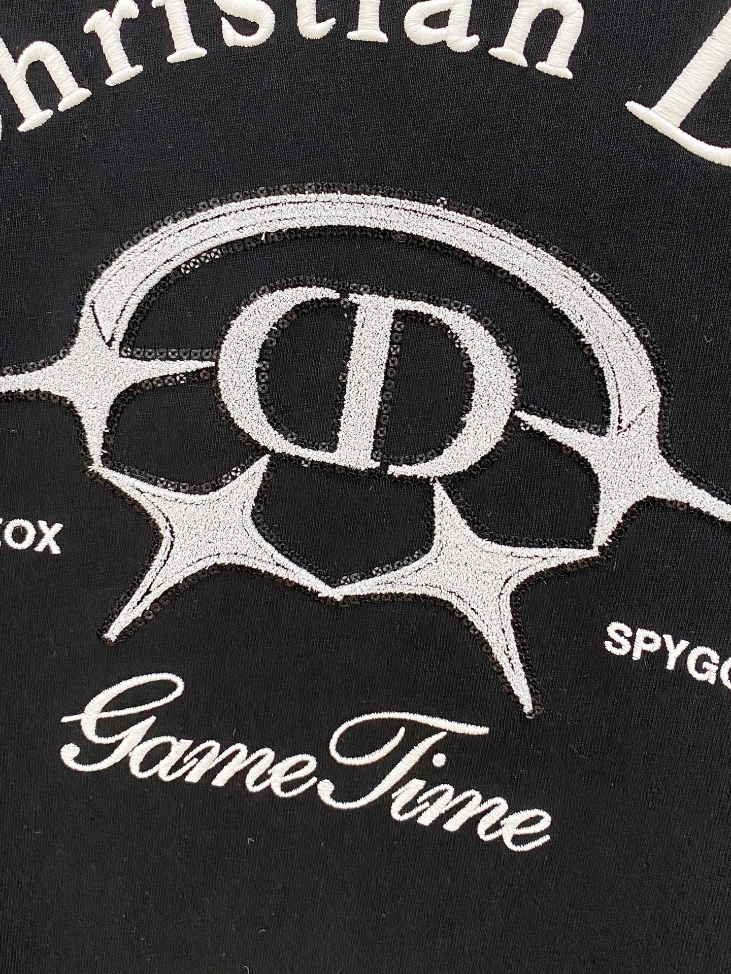 🌾退换# 迪*Dior 春夏新款首发专柜最新款短袖圆领T恤 高端订制 设计前卫时尚！品牌logo重工艺设