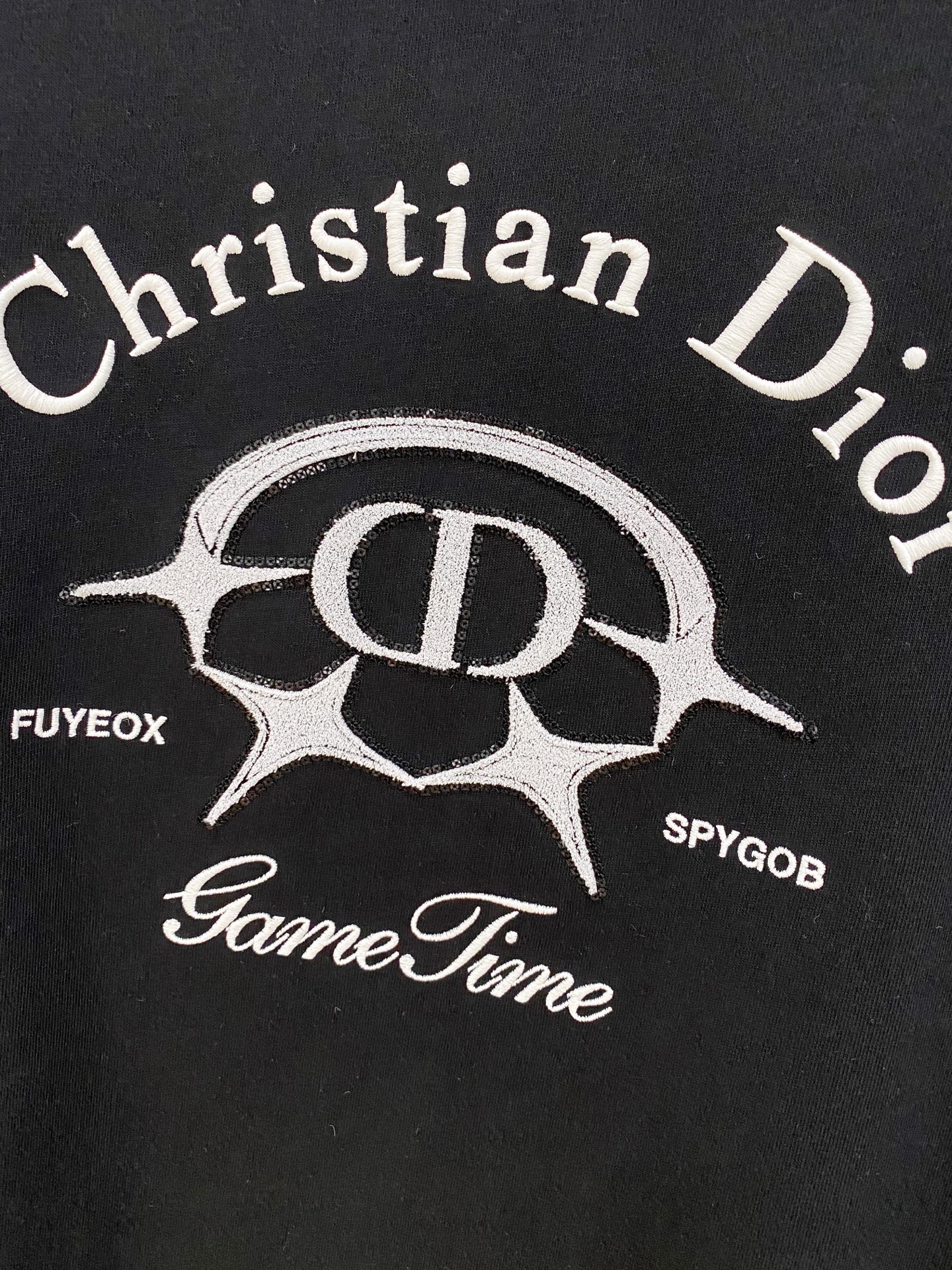 🌾退换# 迪*Dior 春夏新款首发专柜最新款短袖圆领T恤 高端订制 设计前卫时尚！品牌logo重工艺设