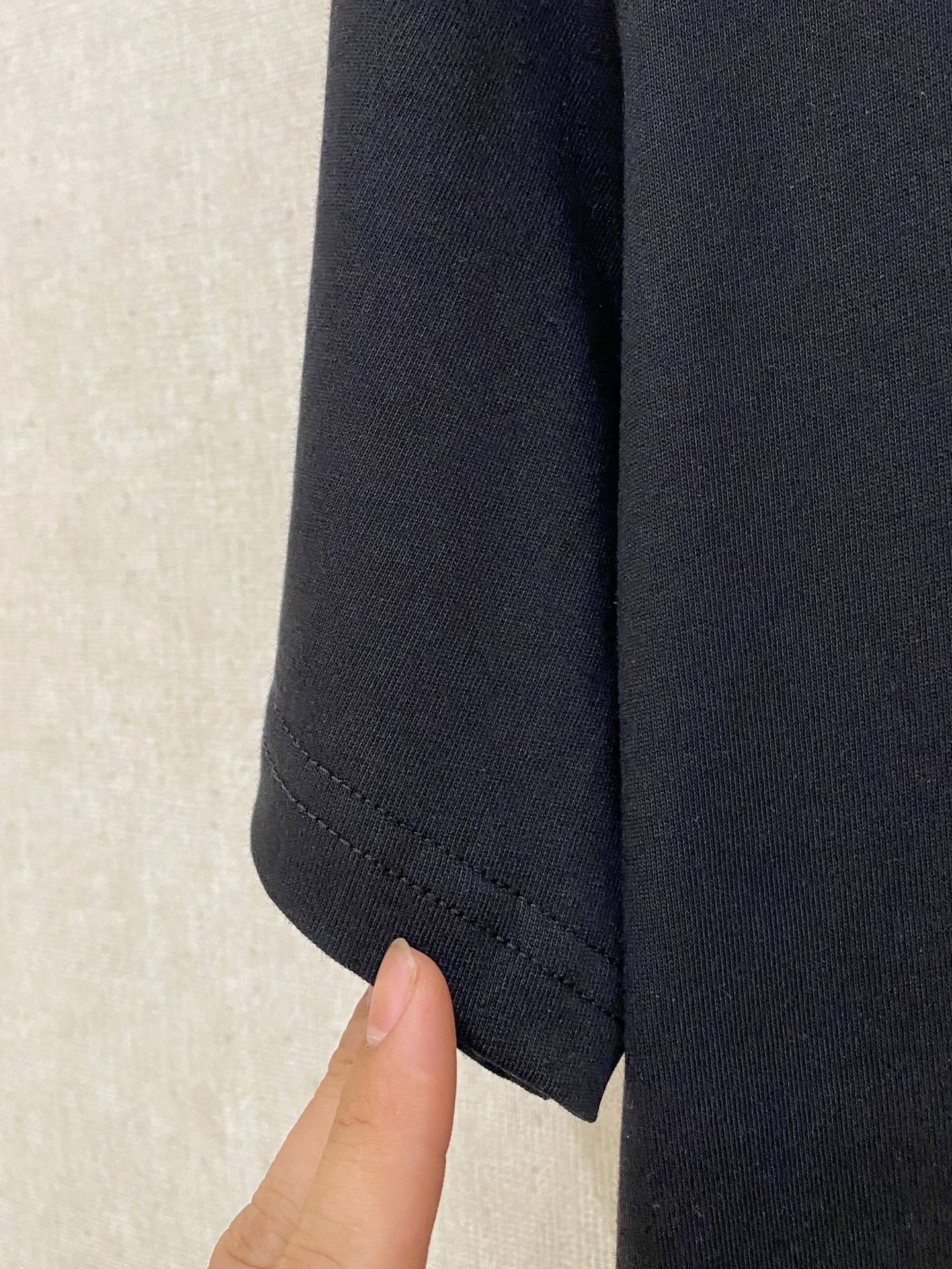 🌾退换# 路易威*LV 春夏新款首发专柜最新款短袖圆领T恤 高端订制 设计前卫时尚！品牌logo重工艺设