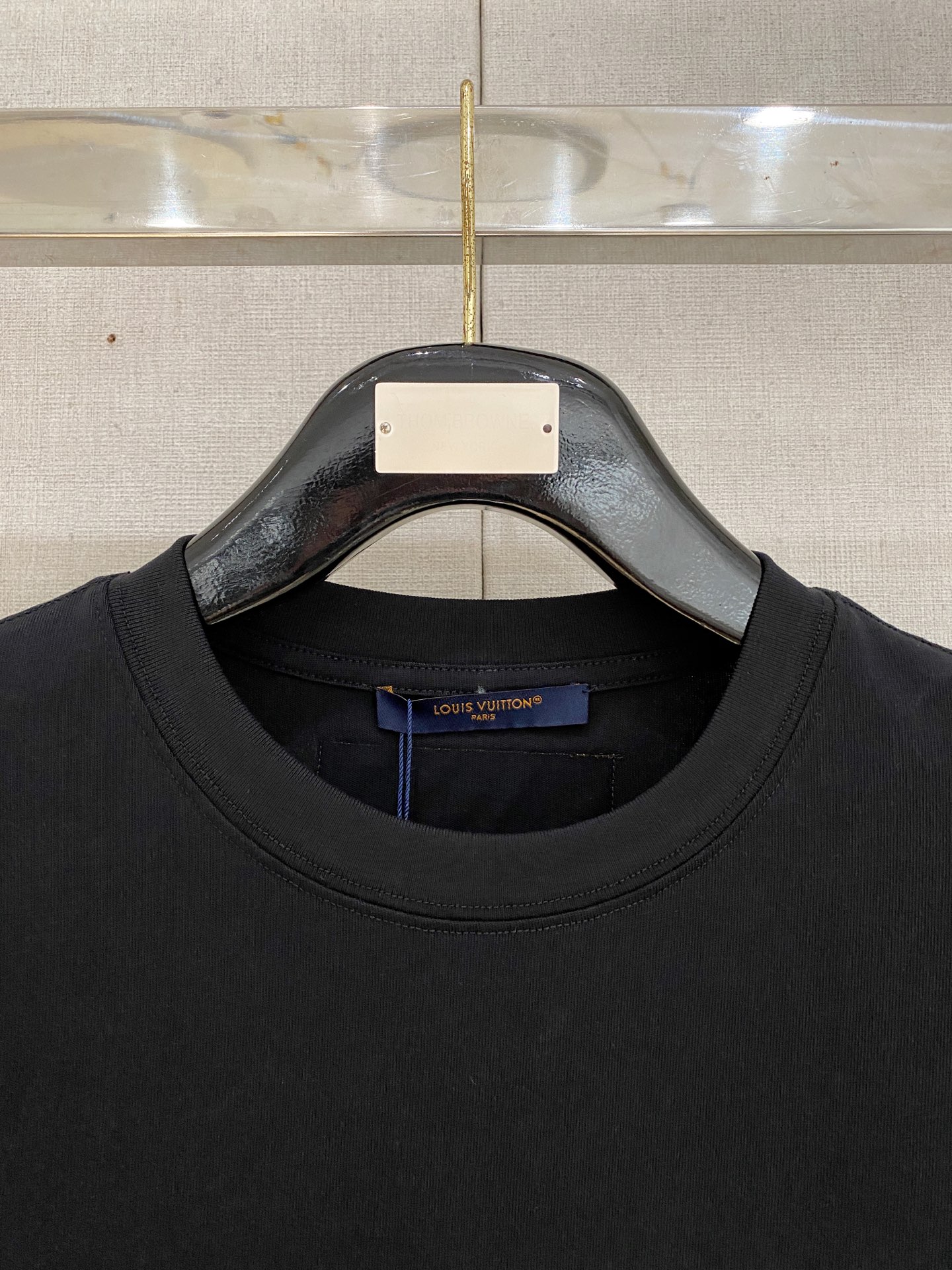 🌾退换# 路易威*LV 春夏新款首发专柜最新款短袖圆领T恤 高端订制 设计前卫时尚！品牌logo重工艺设