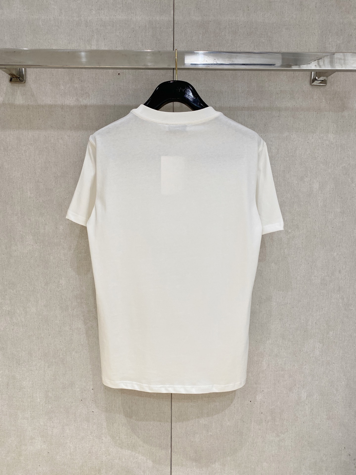 🌾退换# 华伦天*valentino 春夏新款首发专柜最新款短袖圆领T恤 手绘工艺 高端订制 设计前卫时