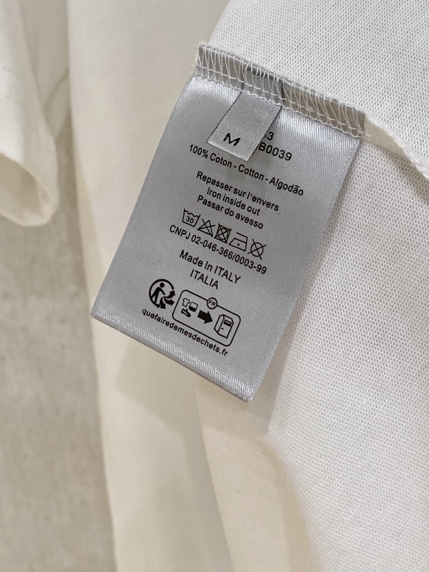 🌾退换# 迪*Dior 春夏新款首发专柜最新款短袖圆领T恤 手绘工艺 高端订制 设计前卫时尚！品牌log