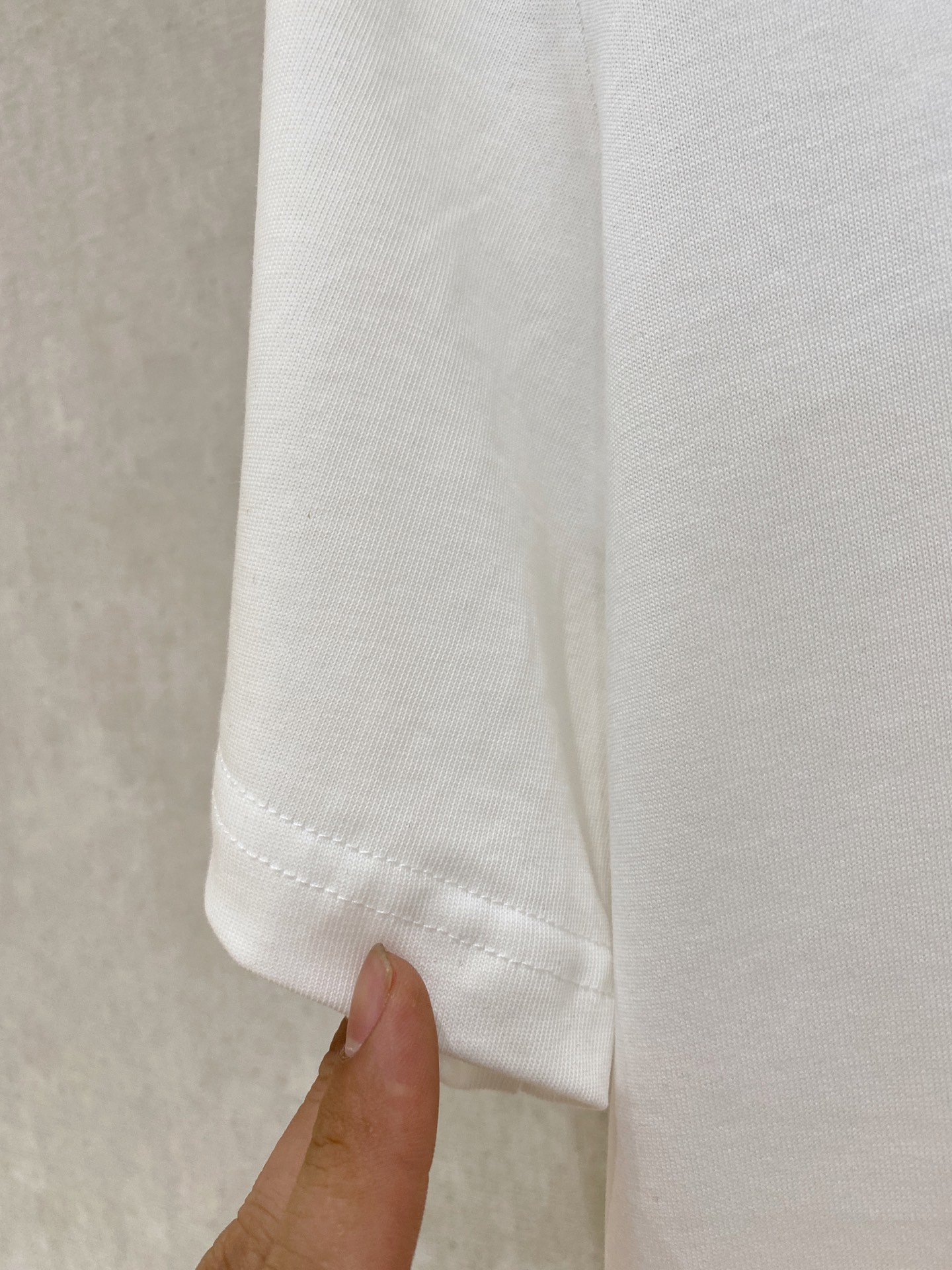 🌾退换# 迪*Dior 春夏新款首发专柜最新款短袖圆领T恤 手绘工艺 高端订制 设计前卫时尚！品牌log