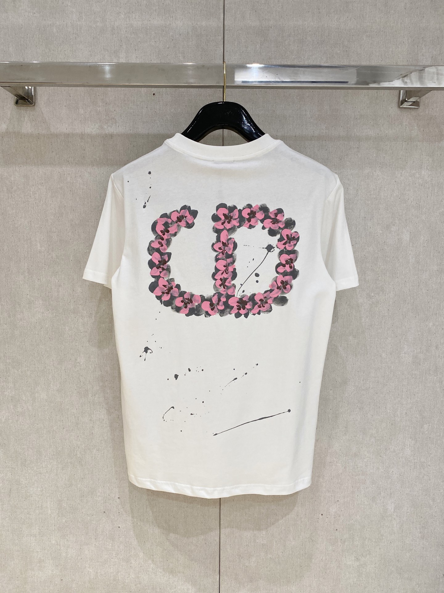 🌾退换# 迪*Dior 春夏新款首发专柜最新款短袖圆领T恤 手绘工艺 高端订制 设计前卫时尚！品牌log