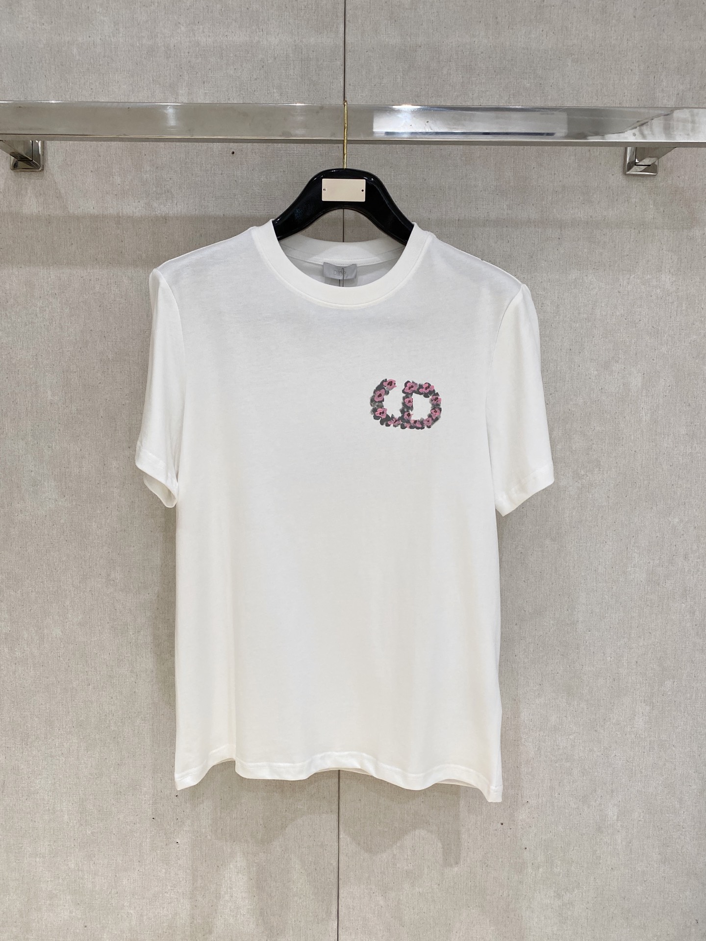 🌾退换# 迪*Dior 春夏新款首发专柜最新款短袖圆领T恤 手绘工艺 高端订制 设计前卫时尚！品牌log