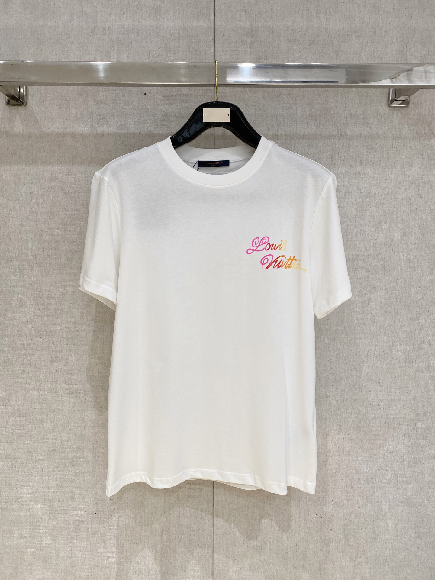 🌾退换# 路易威*LV 春夏新款首发专柜最新款短袖圆领T恤 手绘工艺 高端订制 设计前卫时尚！品牌log