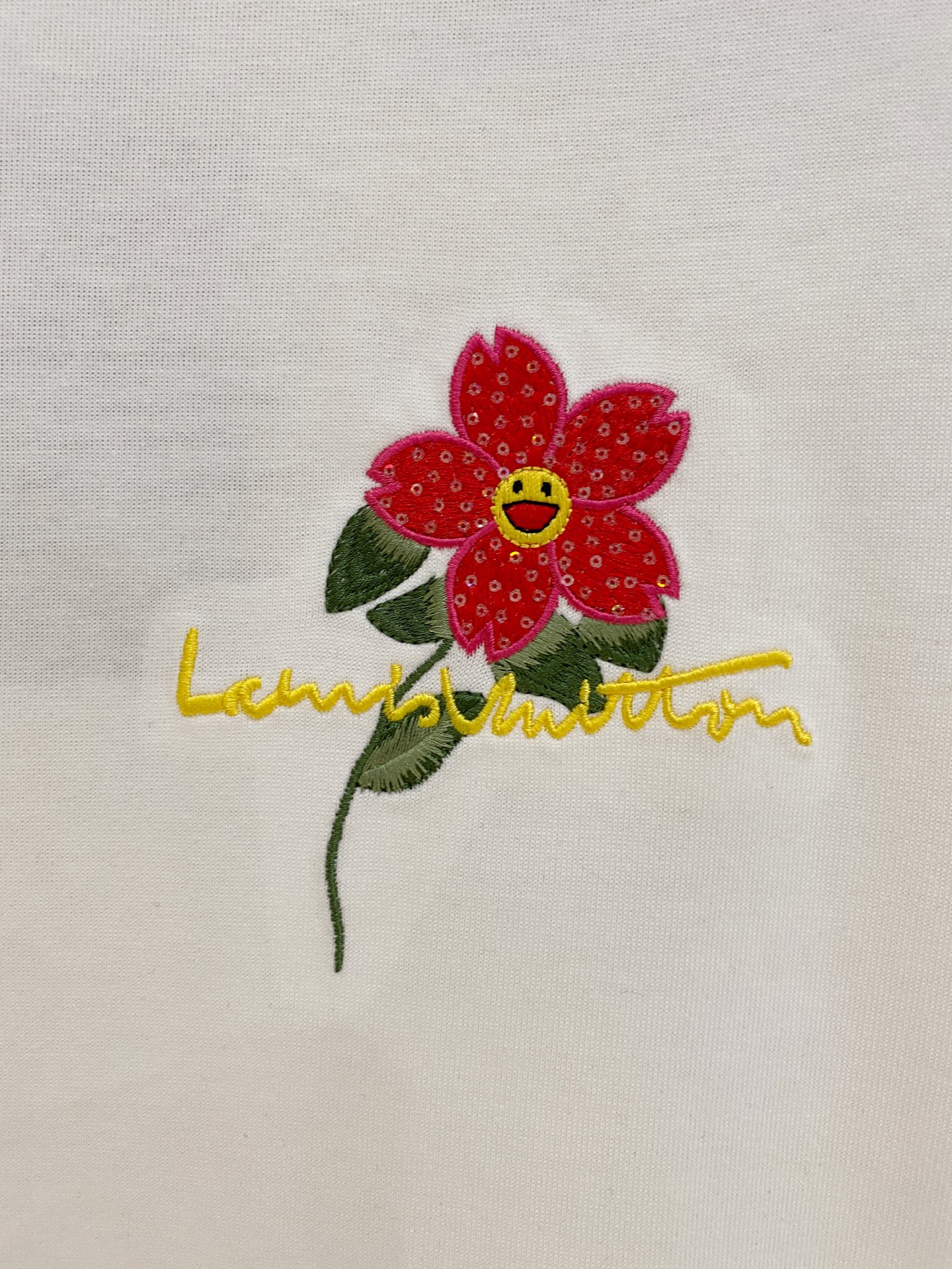 🌾退换# 路易威*LV 春夏新款首发专柜最新款短袖圆领T恤 高端订制 设计前卫时尚！品牌logo重工艺设