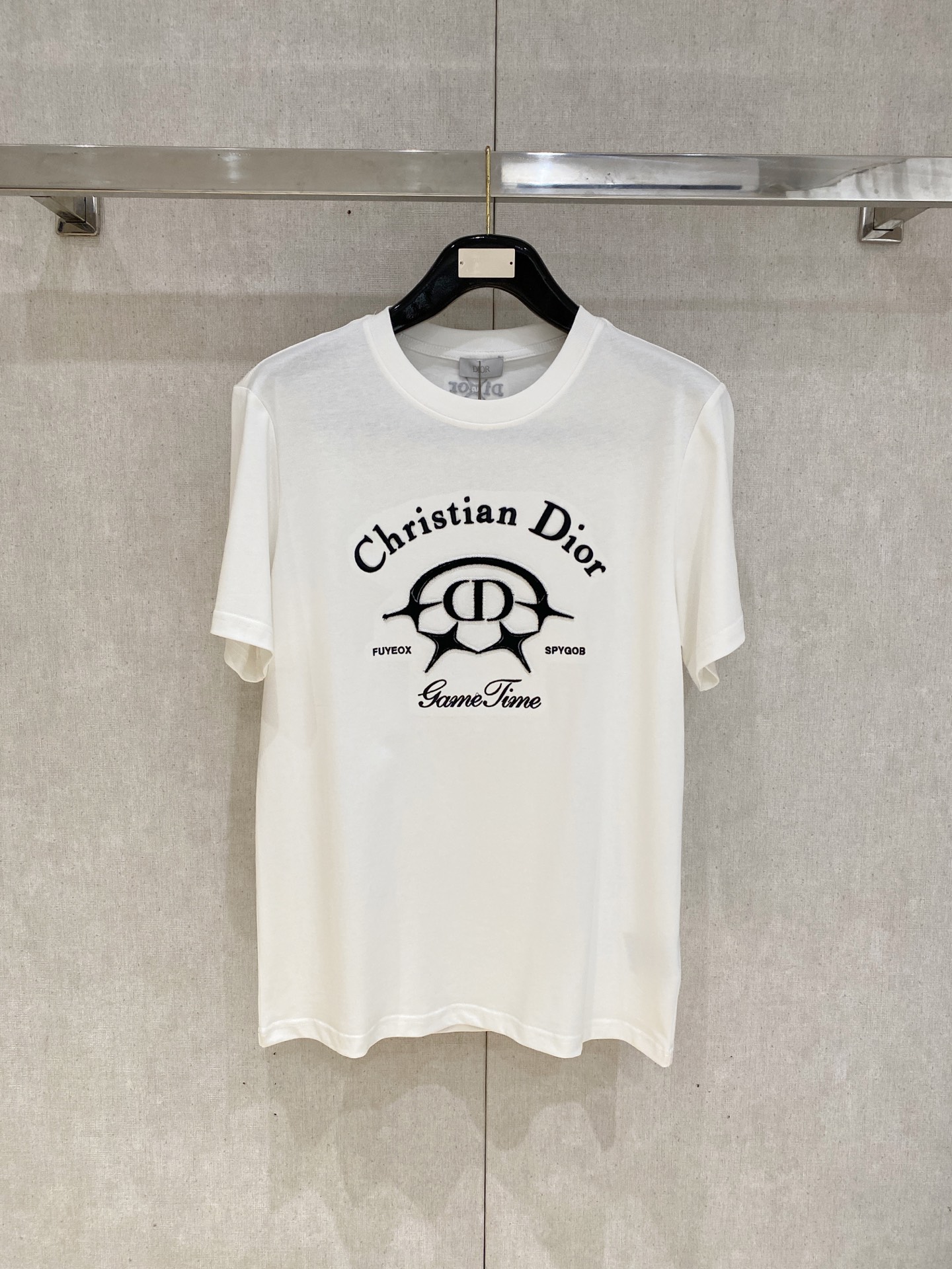 🌾退换# 迪*Dior 春夏新款首发专柜最新款短袖圆领T恤 高端订制 设计前卫时尚！品牌logo重工艺设