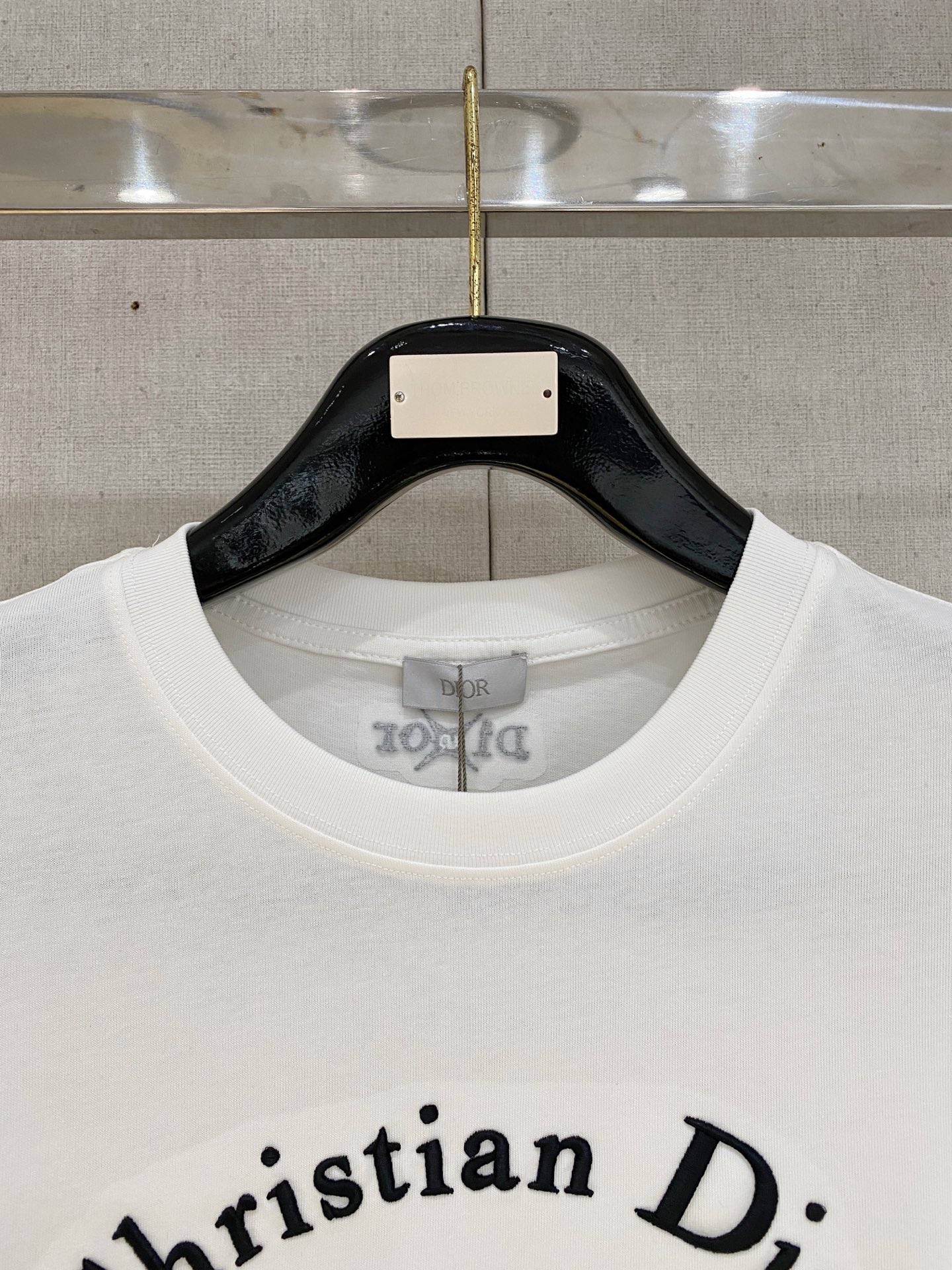 🌾退换# 迪*Dior 春夏新款首发专柜最新款短袖圆领T恤 高端订制 设计前卫时尚！品牌logo重工艺设