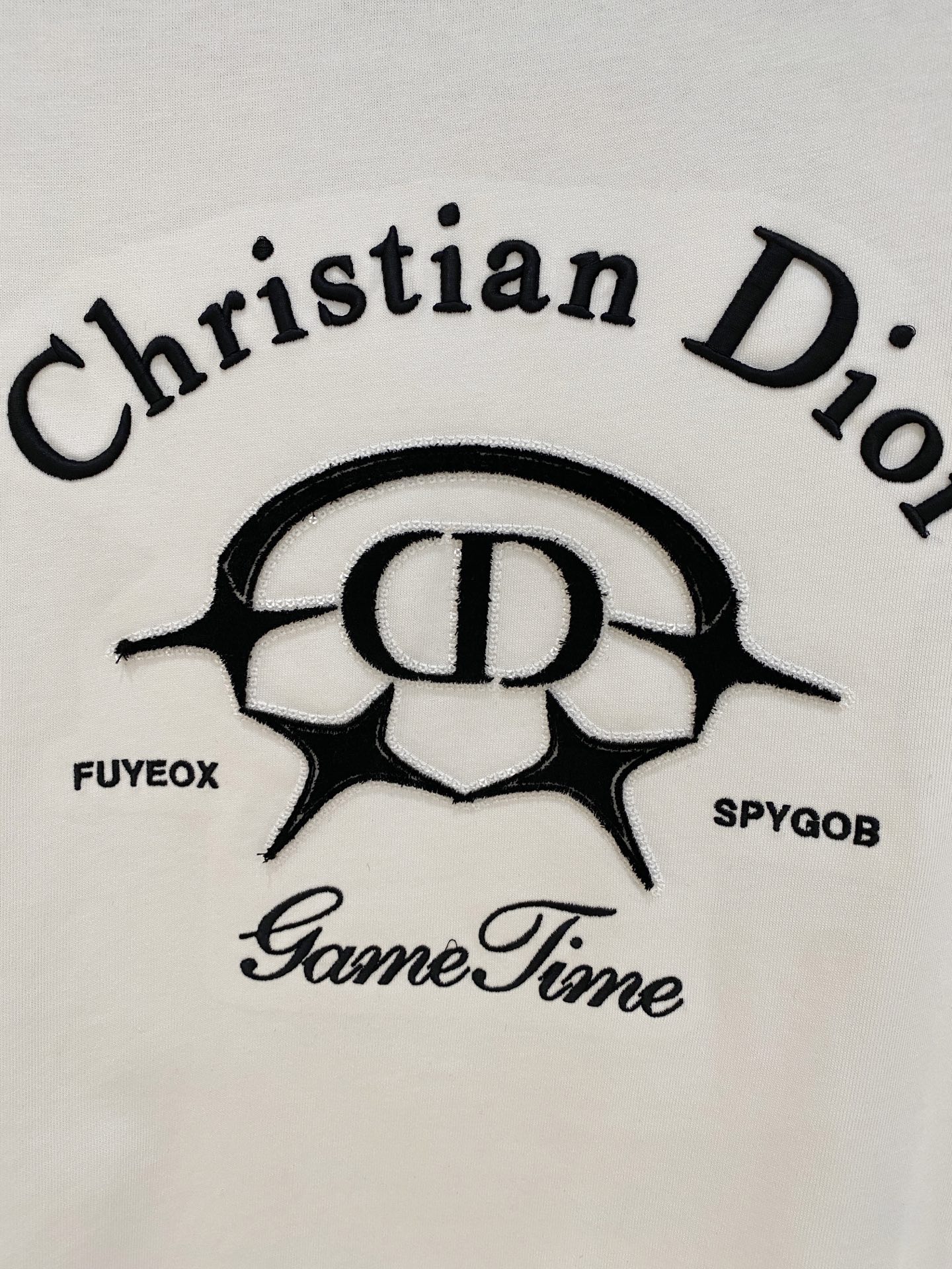 🌾退换# 迪*Dior 春夏新款首发专柜最新款短袖圆领T恤 高端订制 设计前卫时尚！品牌logo重工艺设