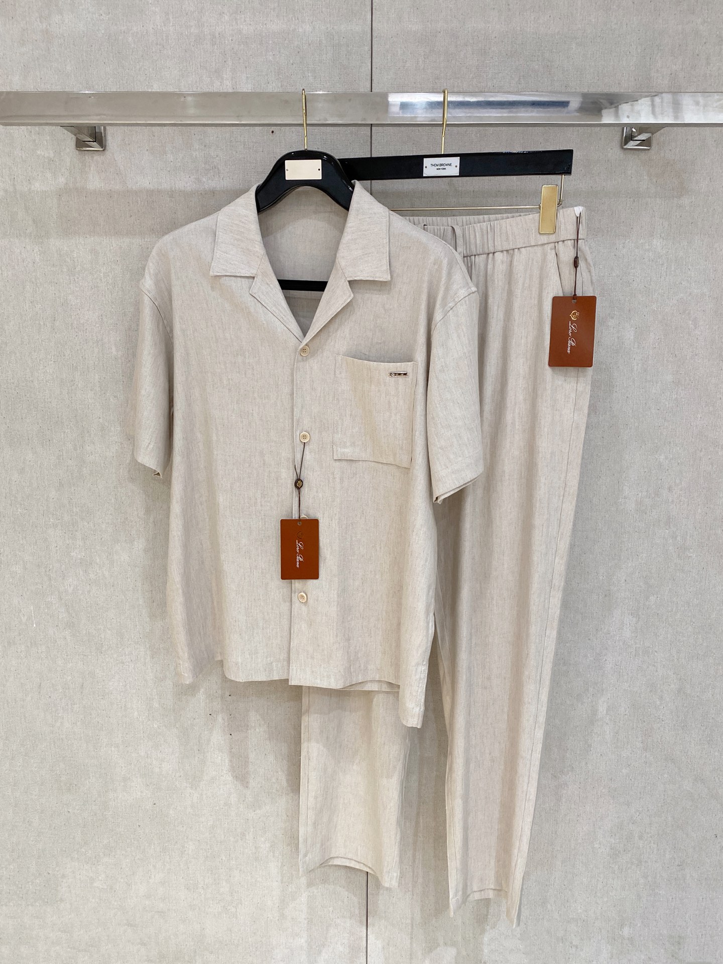 Stylish Men’s Silk Linen: Comfortable, Fashionable, and Breathable for Outdoor Activities - 图片 1