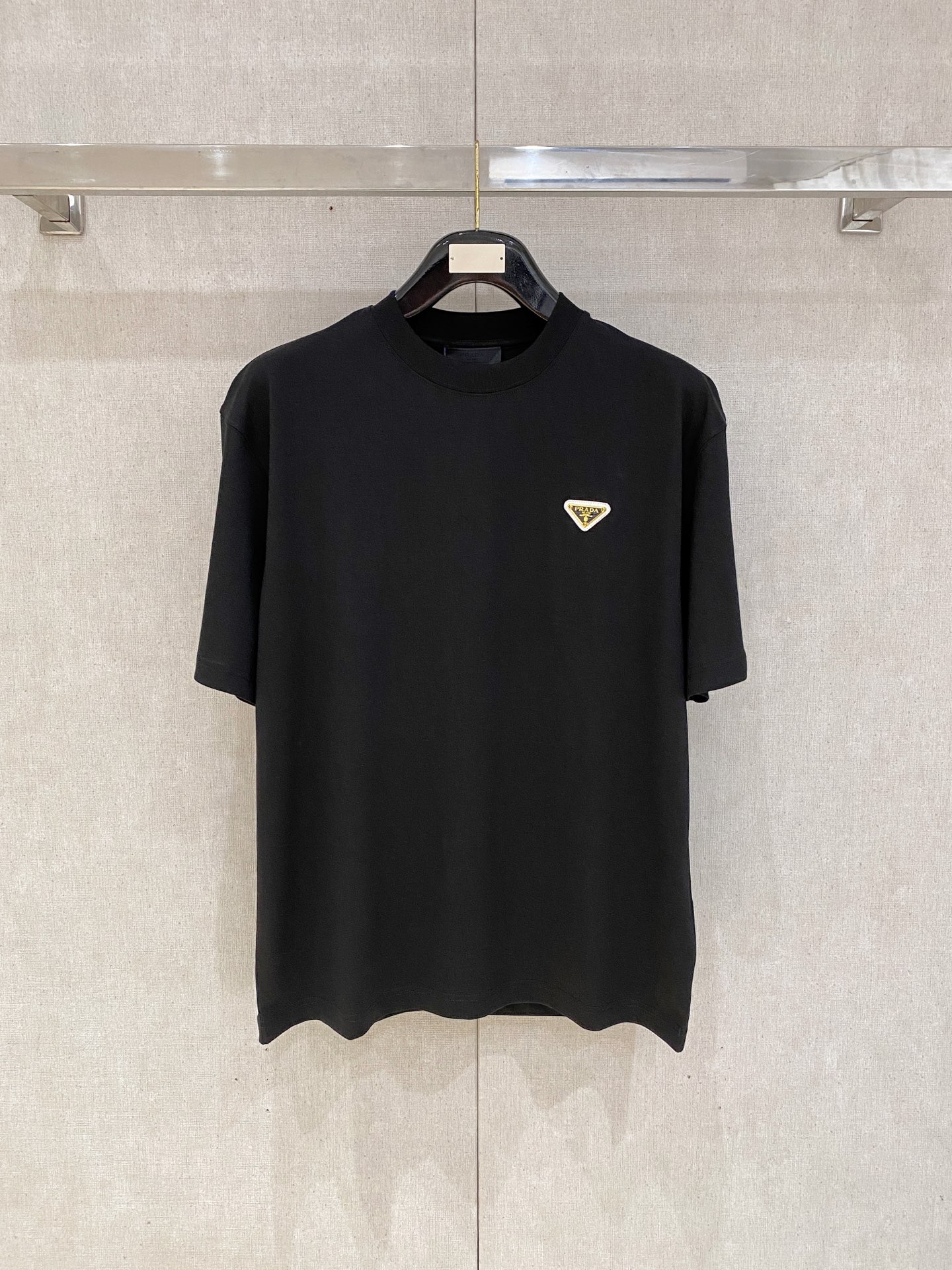 m-3XL
普拉达 25SS春夏新款首发专柜最新款短袖圆领T恤 高端...