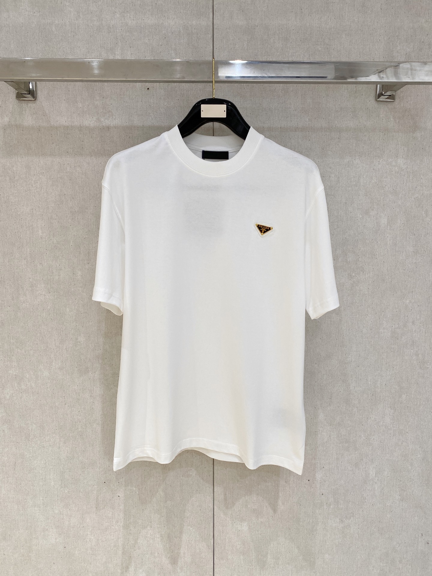 m-3XL
普拉达 25SS春夏新款首发专柜最新款短袖圆领T恤 高端...