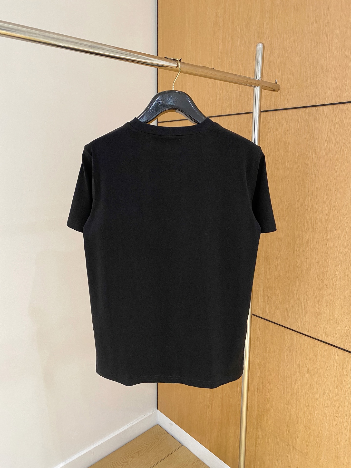 。m-3XL
普拉达 25SS春夏新款首发专柜最新款短袖圆领T恤 高端订制 设计前卫时尚！品牌logo重