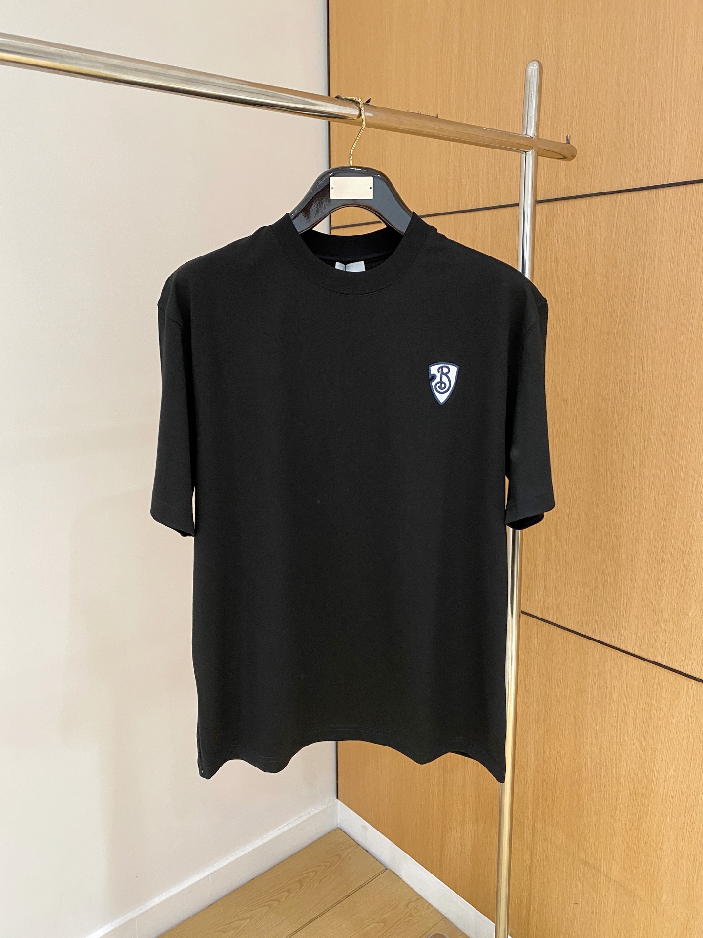 NO:482920,BBR spring and summer new first-time counter latest short-sleeved round-neck T-shirt, high-end customization, avant-garde and fashionable design!  Brand logo heavy craft design, high-end customized 230g fabric, soft feel, comfortable to wear, exquisite counter-level car line, fine workmanship, invincible and handsome upper body effect!  A must-have item for handsome men!  Color black. White. Number m-3XL, T-shirt,tees, t-shirt,alexander wang19860909BBR春夏新款首发专柜最新款短袖圆领T恤 高端订制 设计前卫时尚！品牌logo重工艺设计 高端定制230克面料.手感柔软.穿着舒适.专柜级别精致车线.做工精细.上身效果无敌帅气！型男必备单品！颜色黑色.白色.码数m-3XL,,T-shirt,tees，t-shirt,alexander wang,Men's clothing