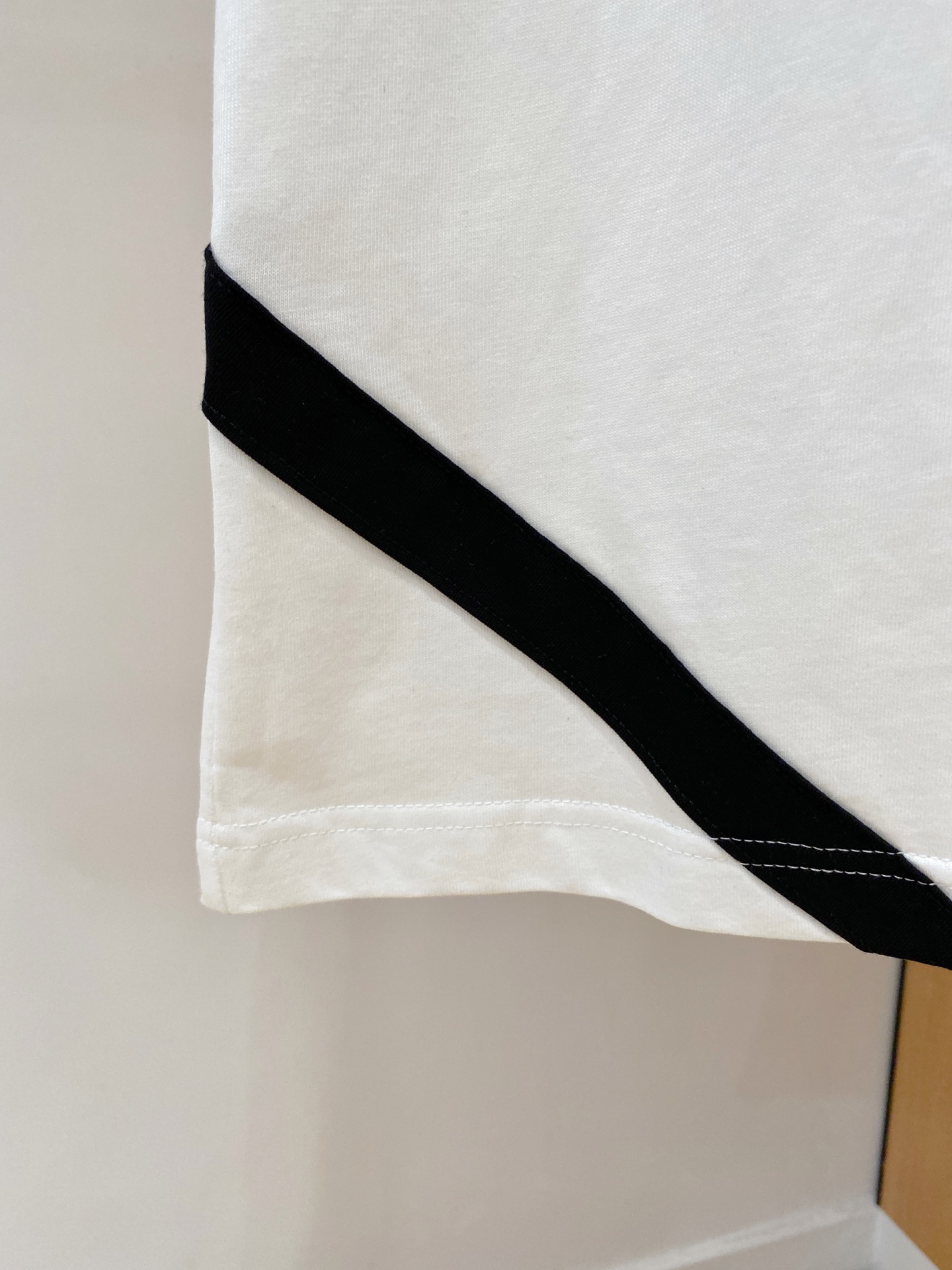 Louis Vuitton Men's 25SS Crewneck T-Shirt - Modern Logo Design 8 i1747327847508 8892 0 6